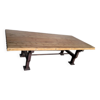 Énorme table industrielle atelier