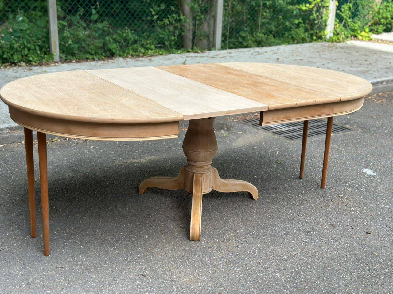 Table à manger ronde extensible rénovée pied central tripode bois 115-205cm