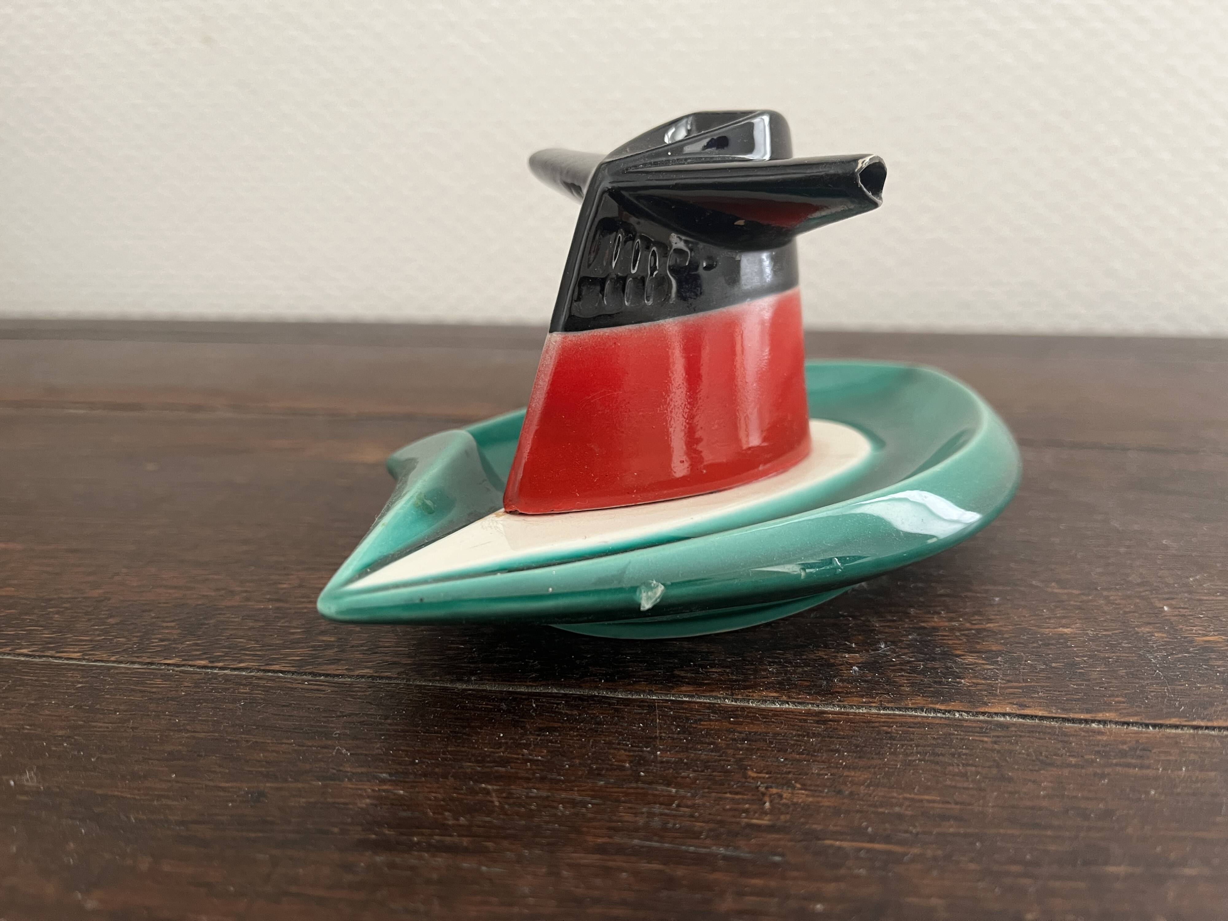 Verceram ashtray from the ocean liner France, 1960s-70s.