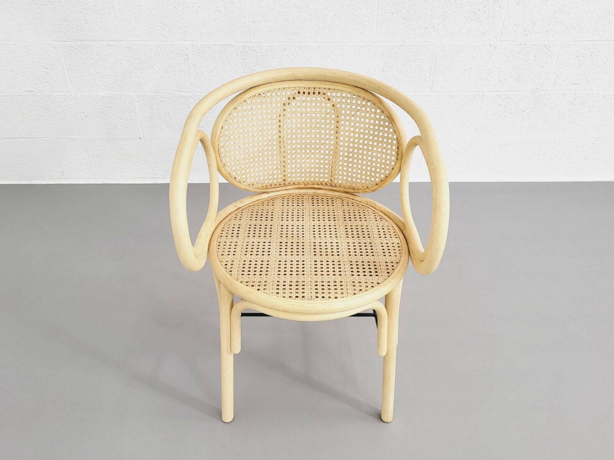 Paire de fauteuils en rotin et cannage