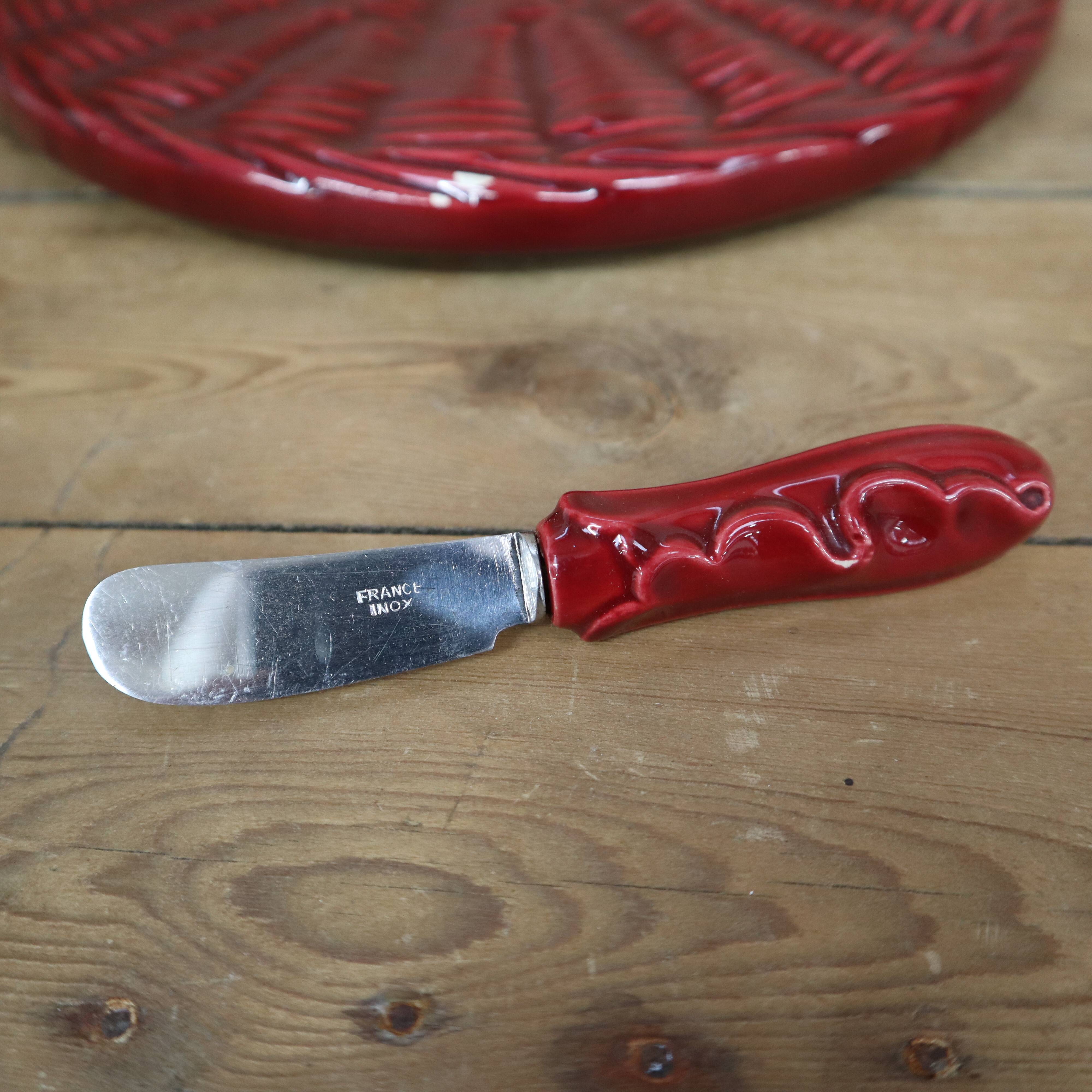 Burgundy slip tray and its small vintage knife from the 50s