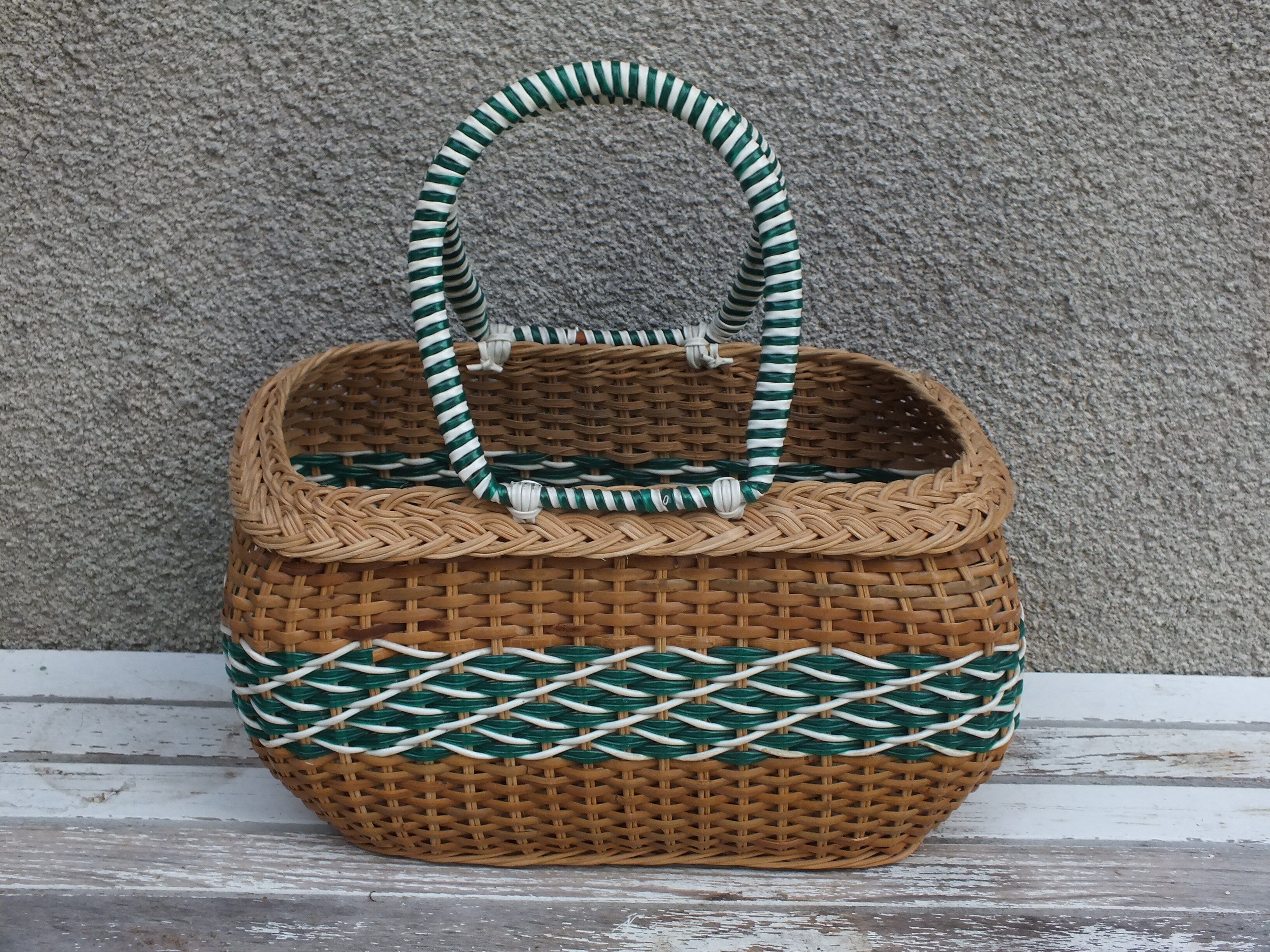 Woven wicker basket and scoubidou from the 50s