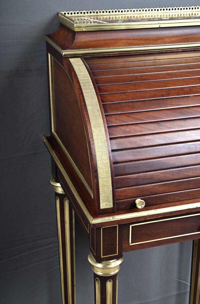 Small mahogany living room furniture, Louis XVI style – 2nd half of the 19th century.