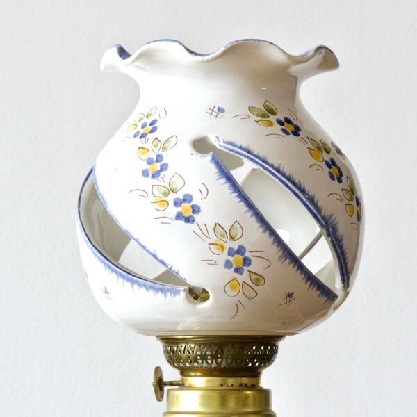 Grande lampe artisanale en faïence du Moustiers