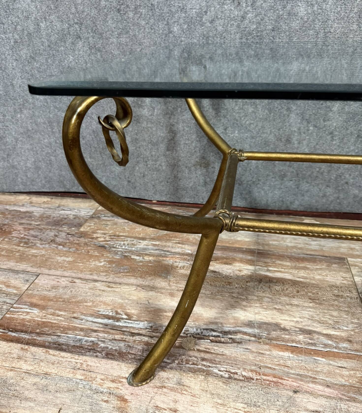 Coffee table in gilded brass and glass