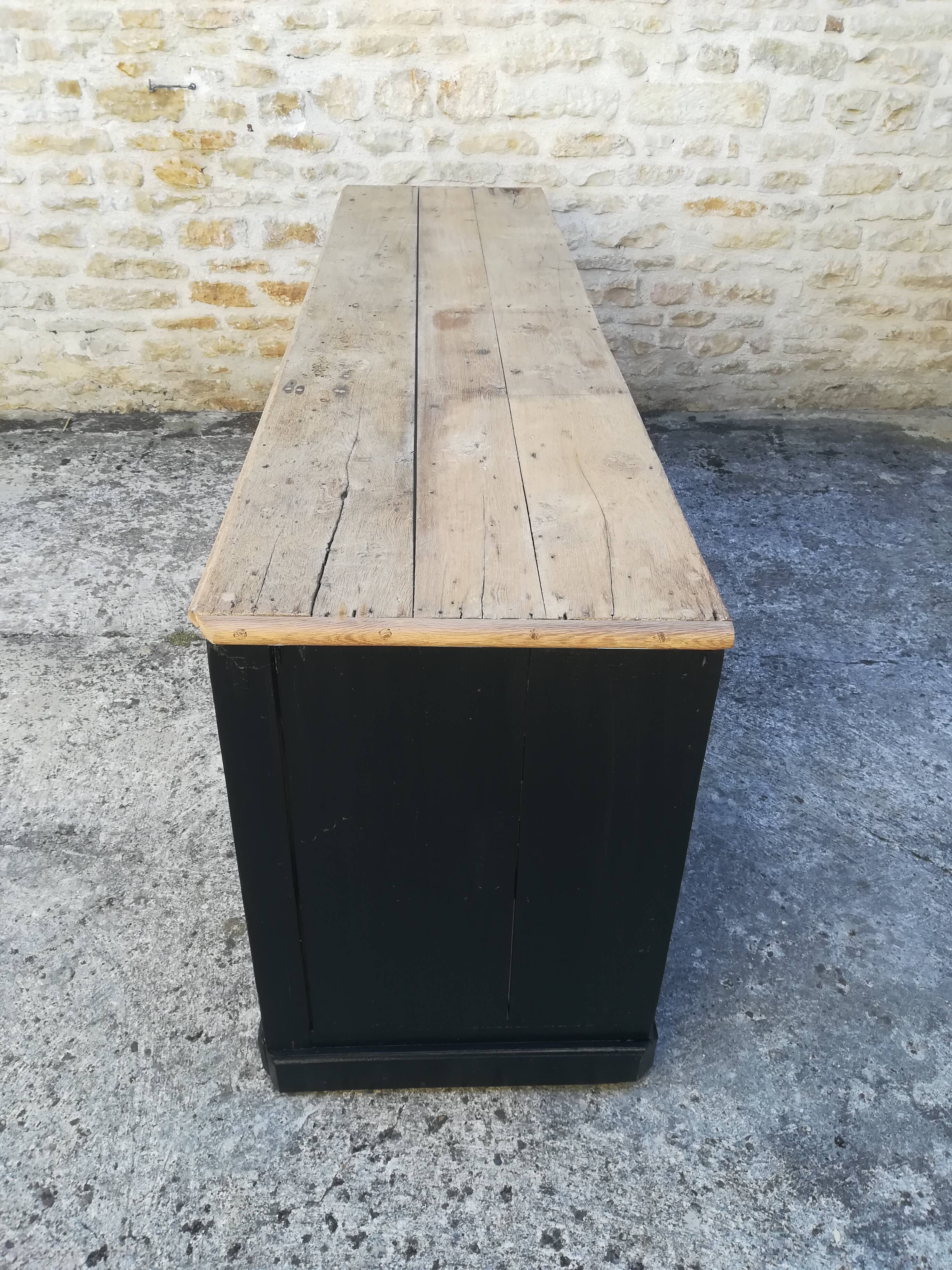 Counter 4 sliding doors