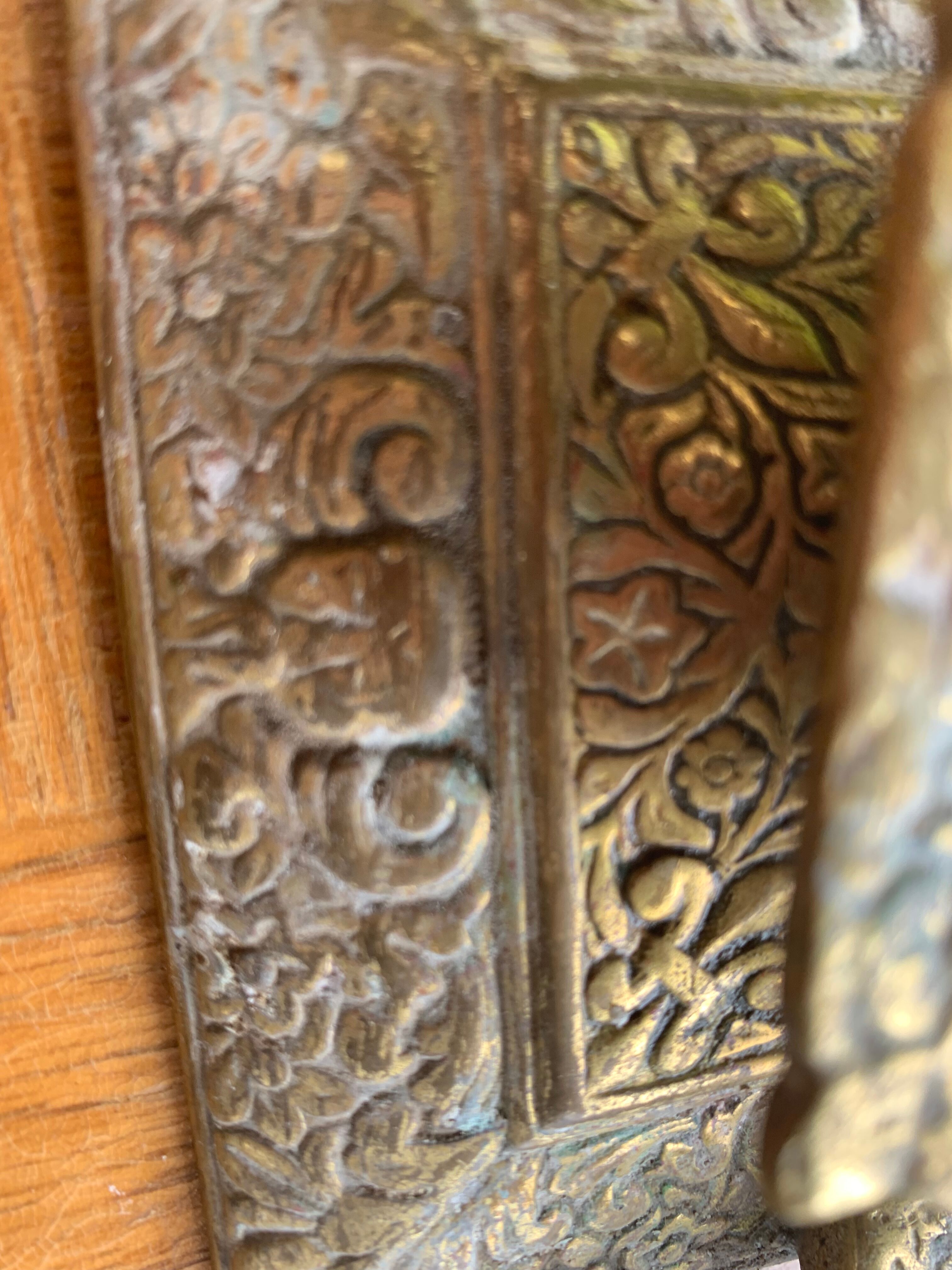 Cellar rat candlestick in gilded brass chised flower pattern, foliage and old face