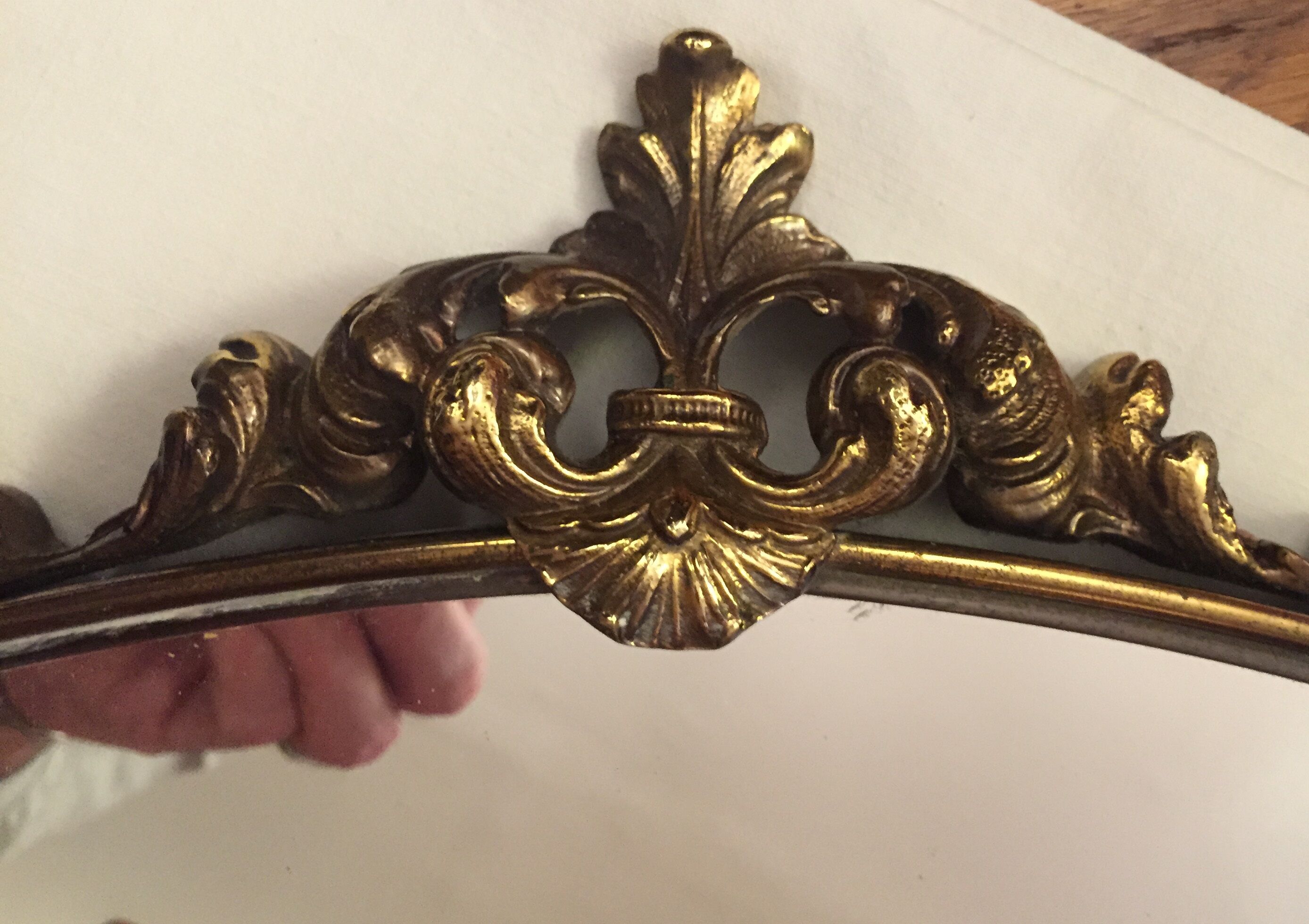 Round mirror in bronze 60x60cm