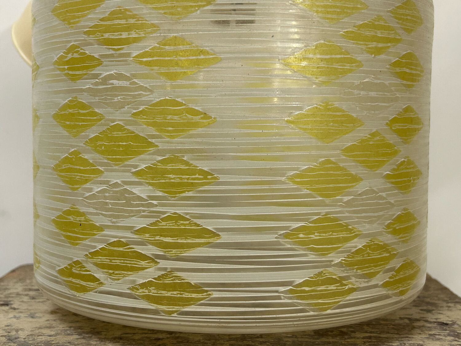 Vintage suspension 60s, 70's, white and yellow glass pop decoration