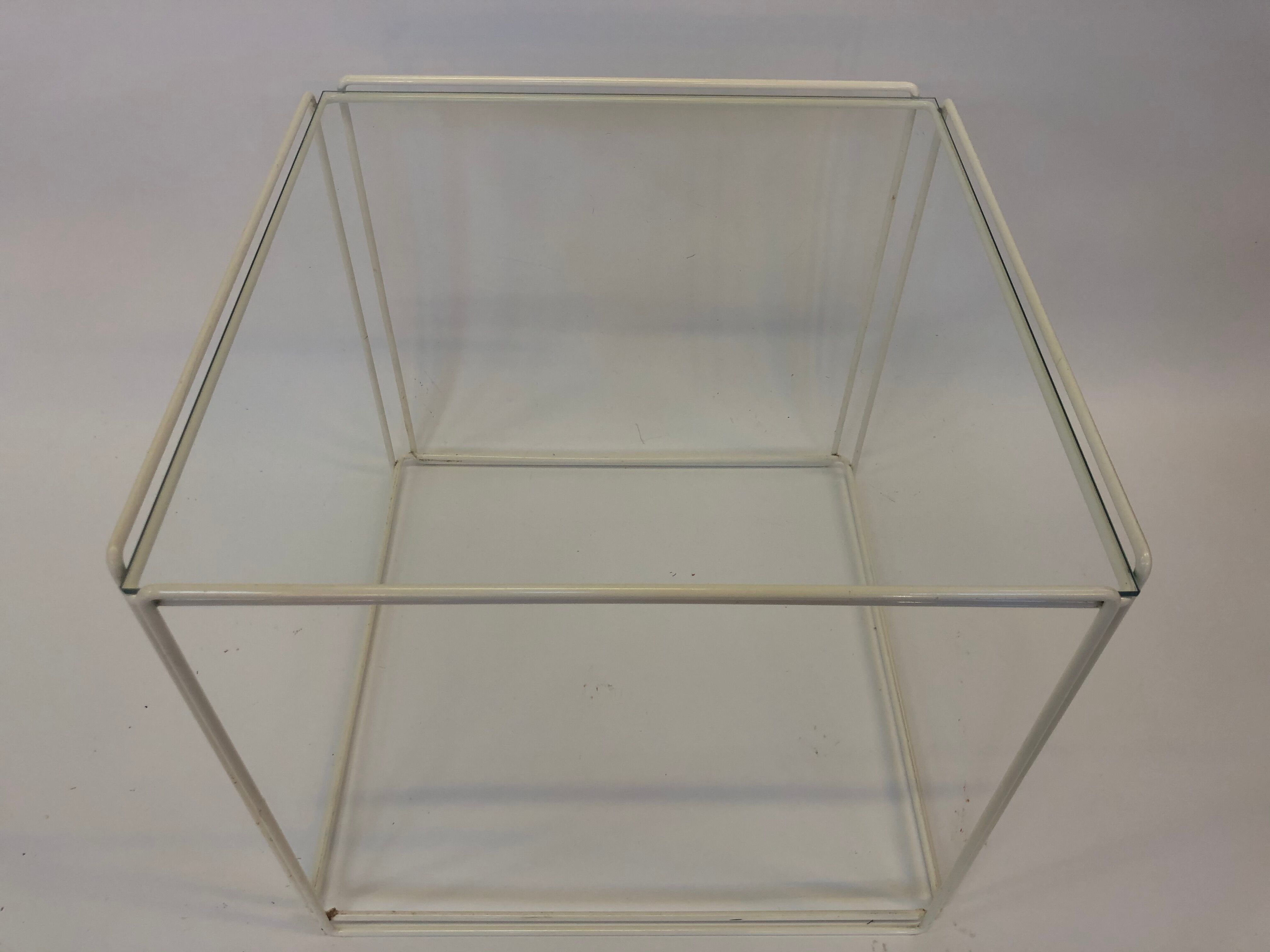 Tables design Max Sauze éditées par Isocèle