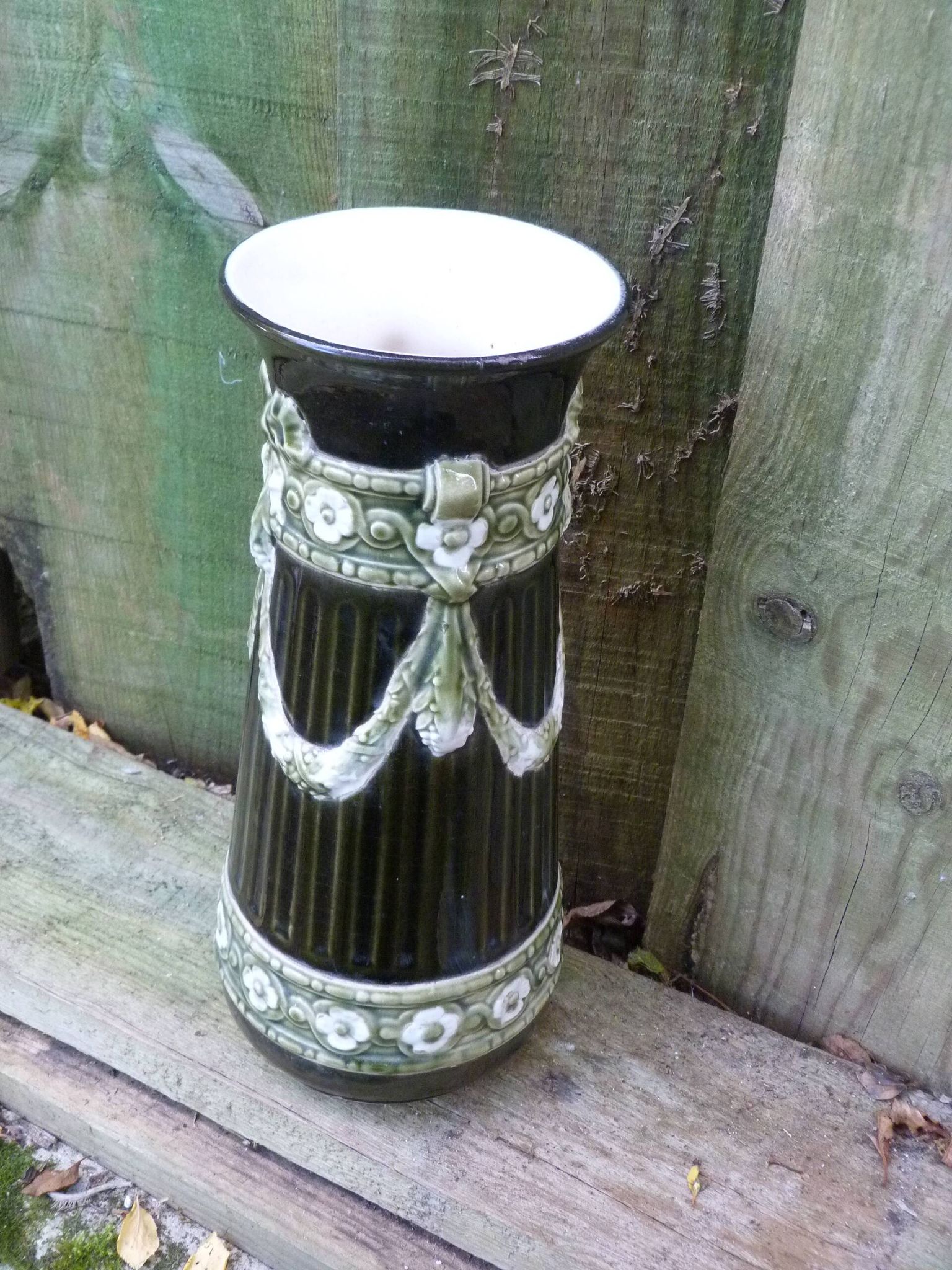 Art Nouveau vase in slip De Bruyn Fives Lille
