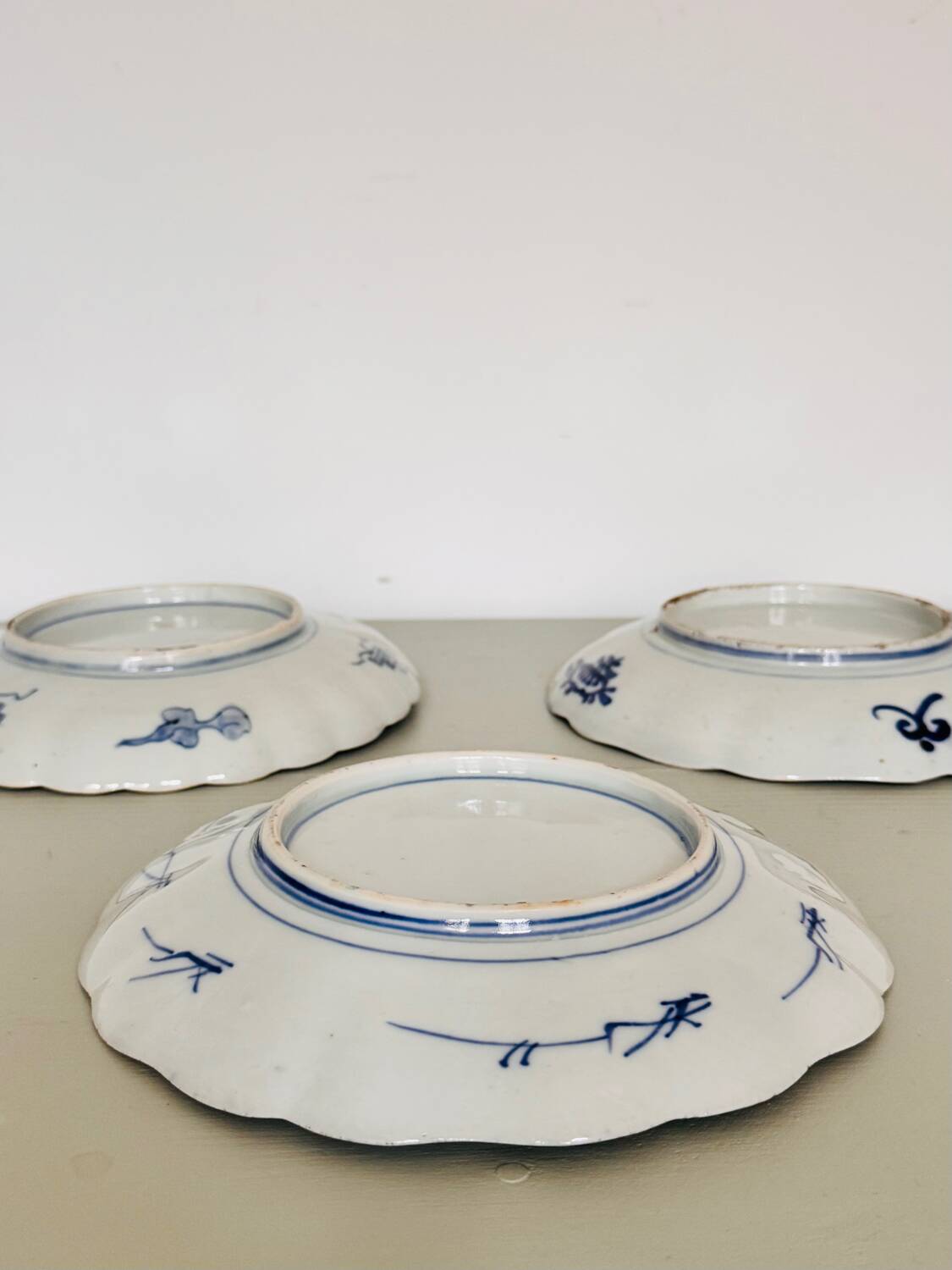 3 Imari porcelain plates from Japan, 19th century