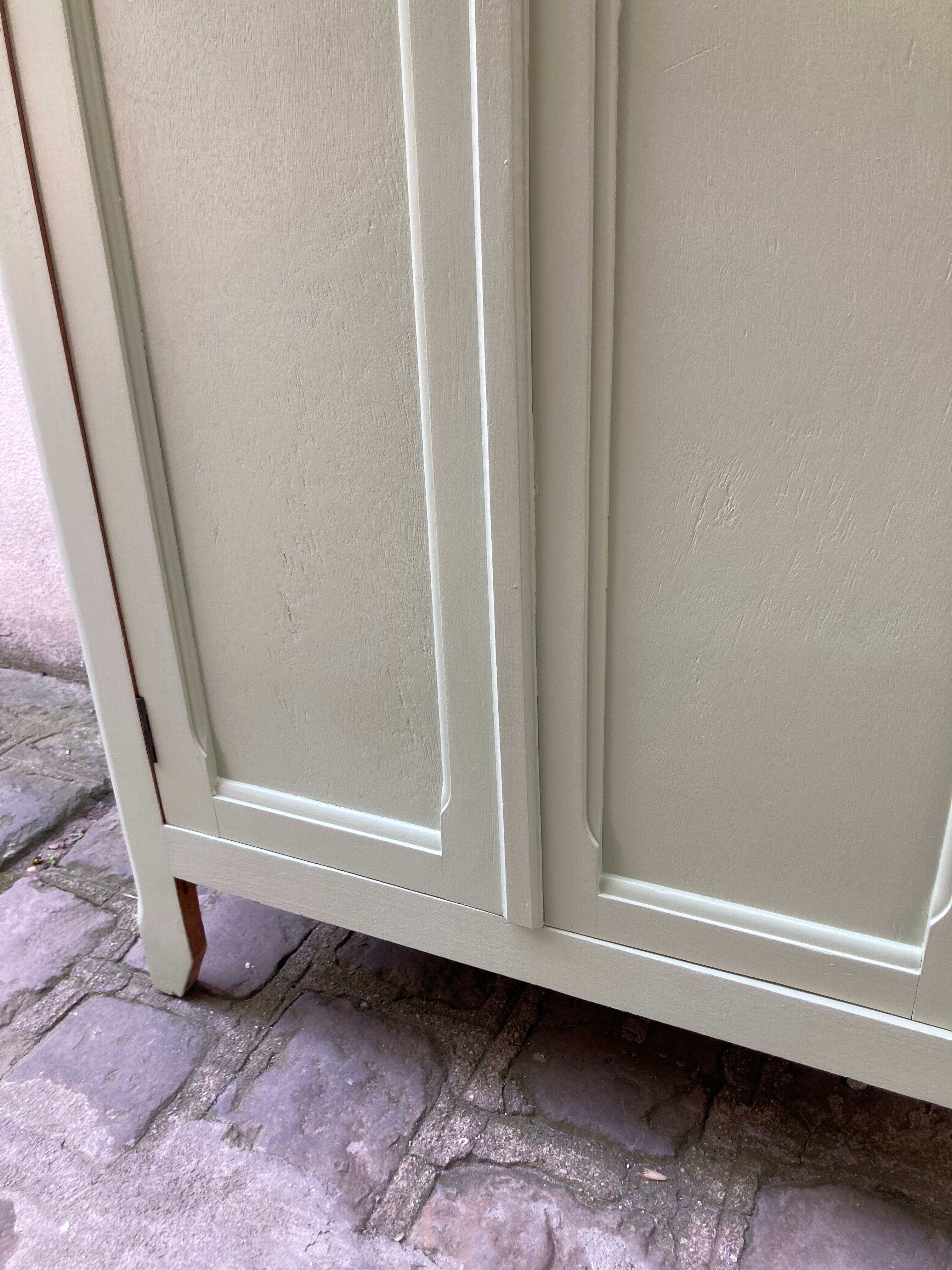 Parisian linden cabinet