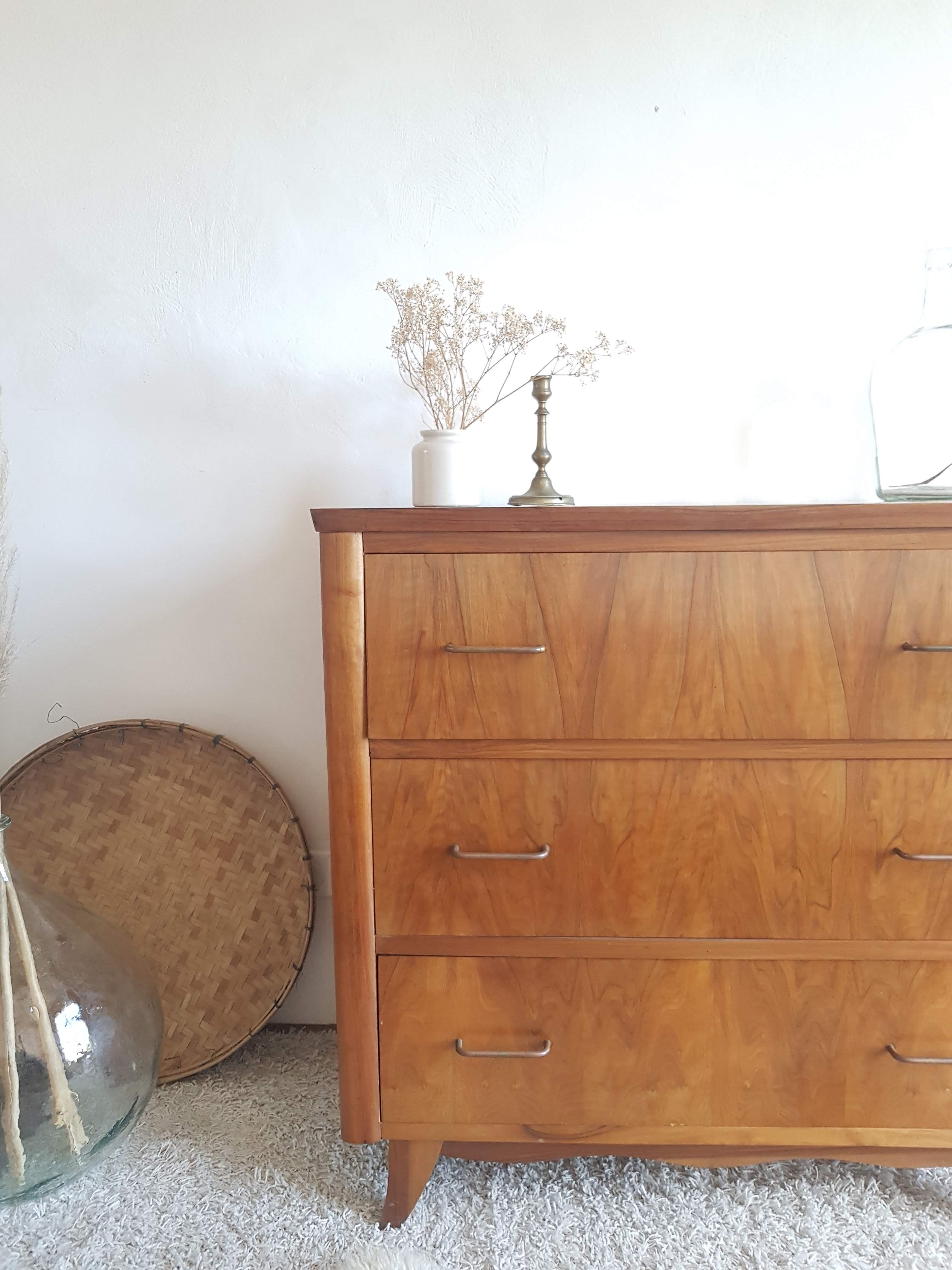 Dresser circa 60s - compass feet