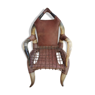 Ethnic armchair in horn and leather