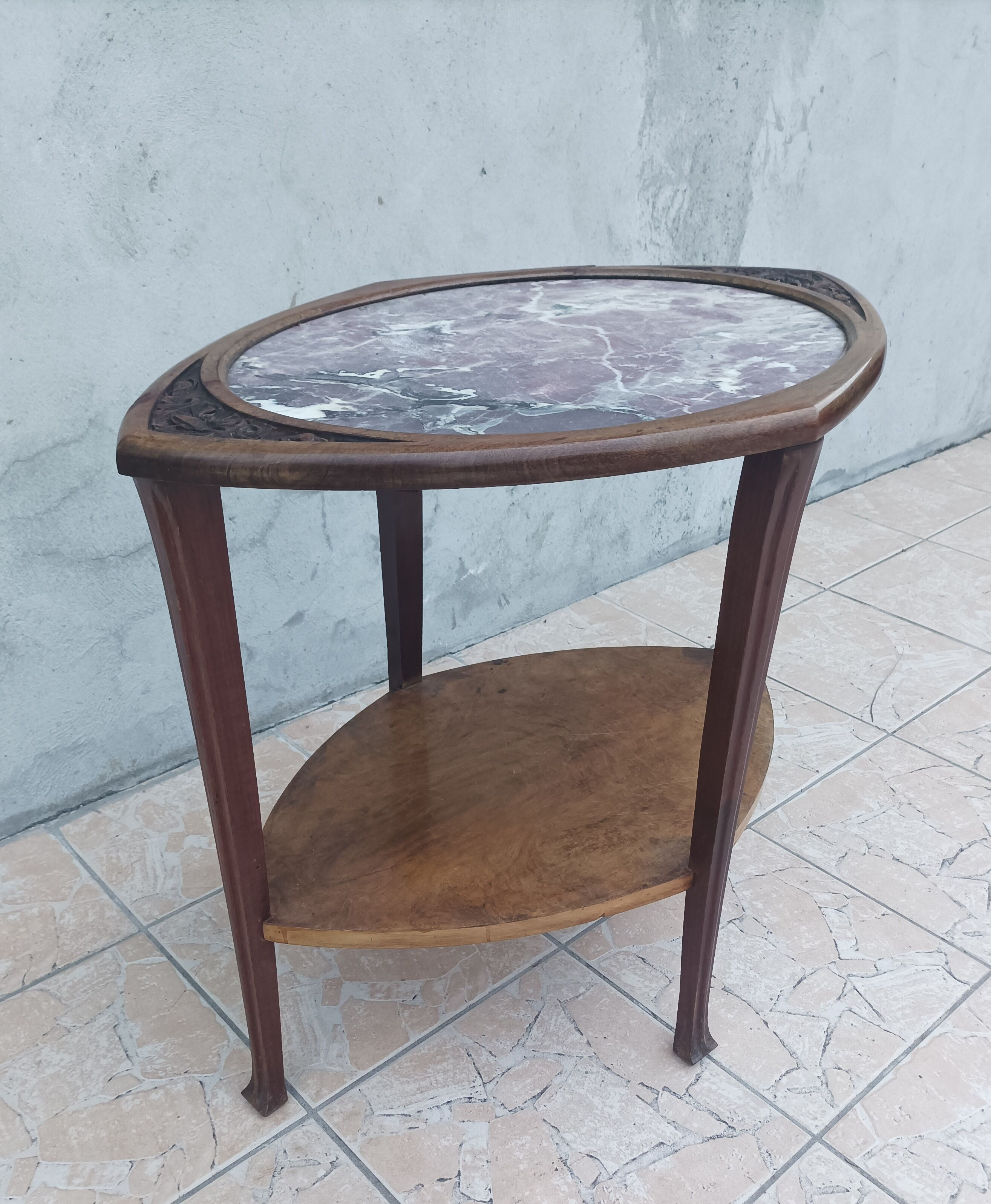 Table guéridon Art Nouveau en acajou et dessus en marbre