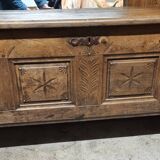 Maie solid oak Breton chest