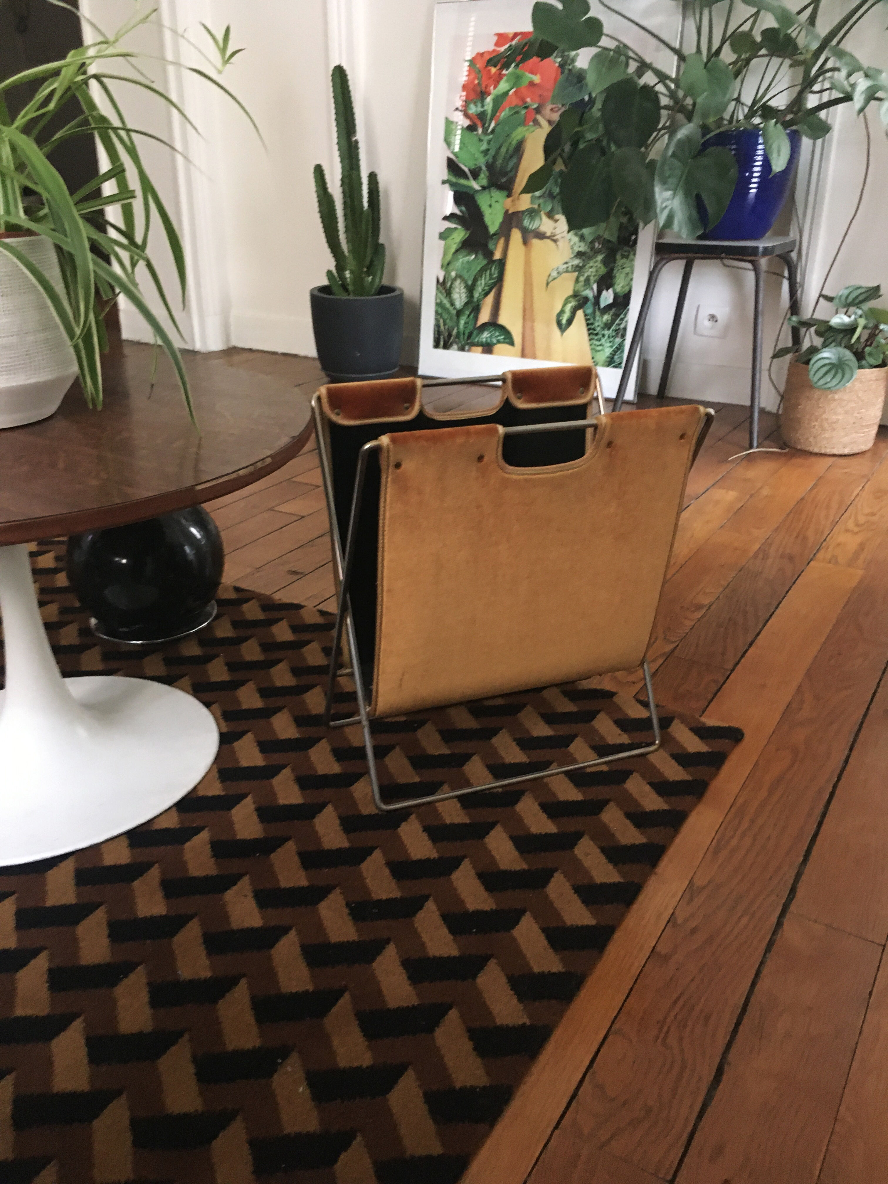 Vintage magazines holder