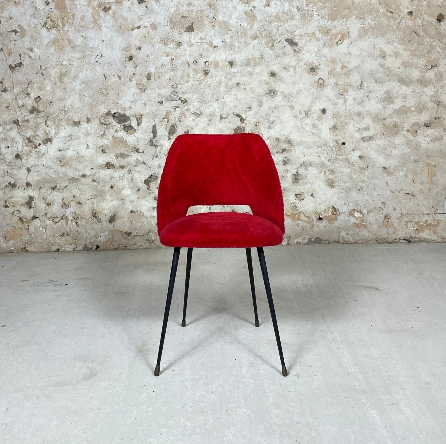 Red moumoute chair