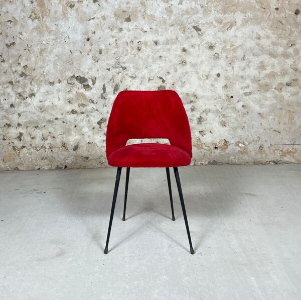 Chaise moumoute rouge