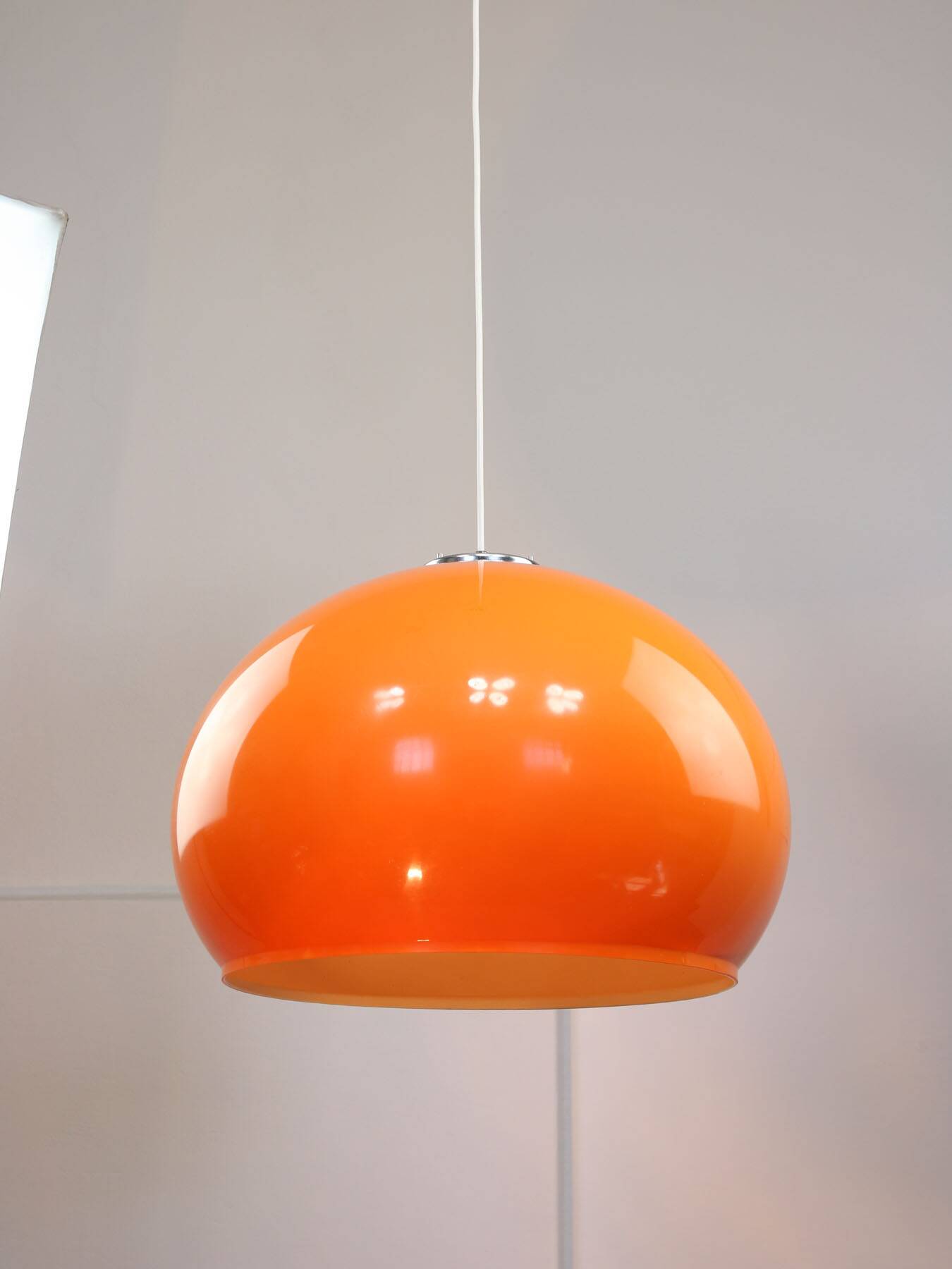 Suspension géante orange Space Age de Guzzini, années 70