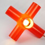 Crosslight lamp to pose Jan Melis in Ben Oostrum