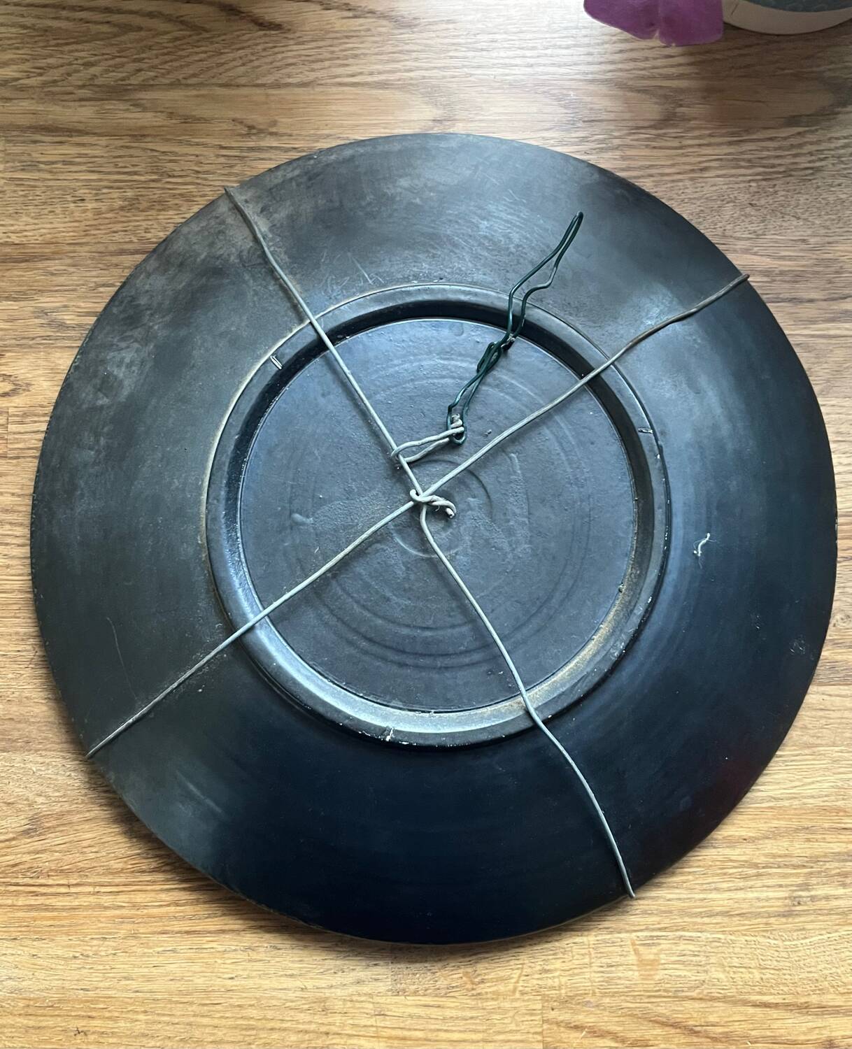 Glazed ceramic plate