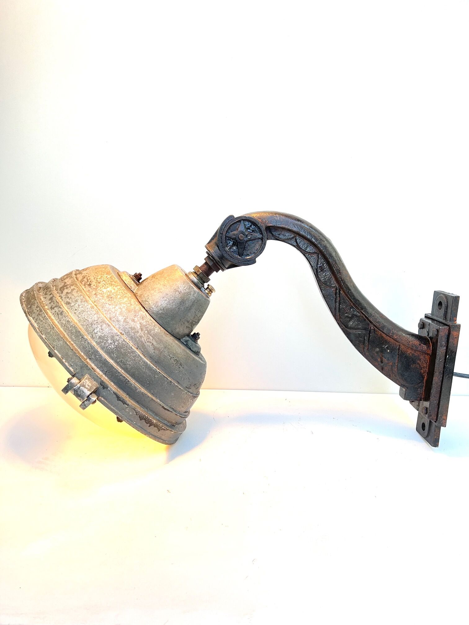 Floor lamp facade 1930