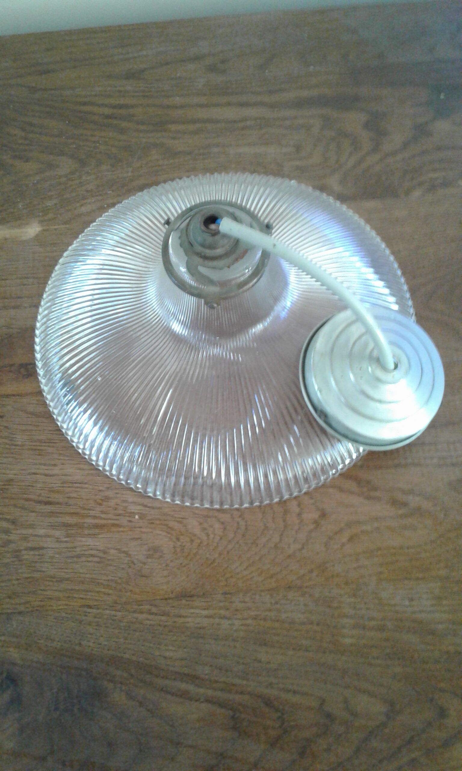 Abat- jour ancien en verre strié