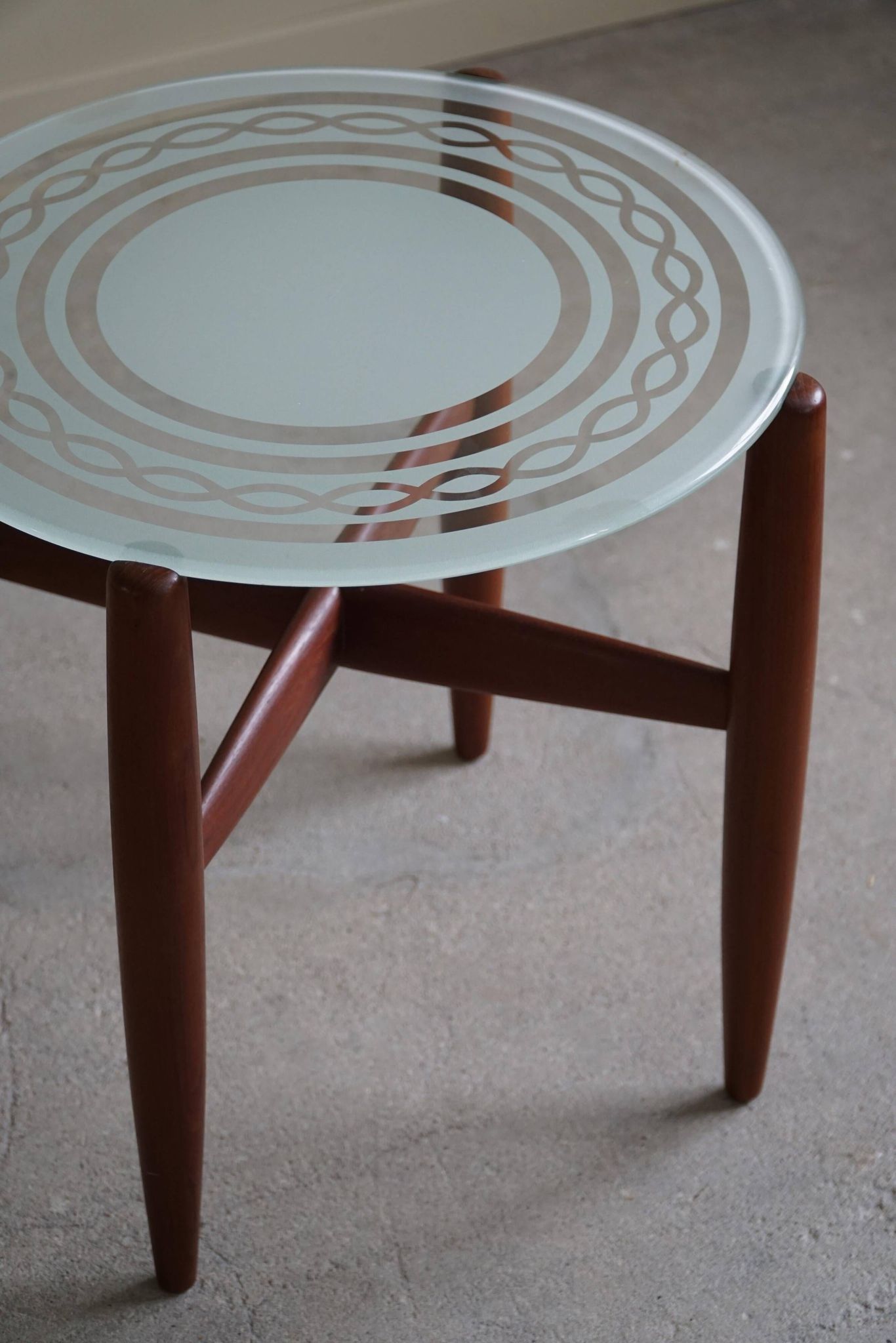 Table d'appoint en teck et verre, design danois milieu du siècle, fabriquée dans les années 1960