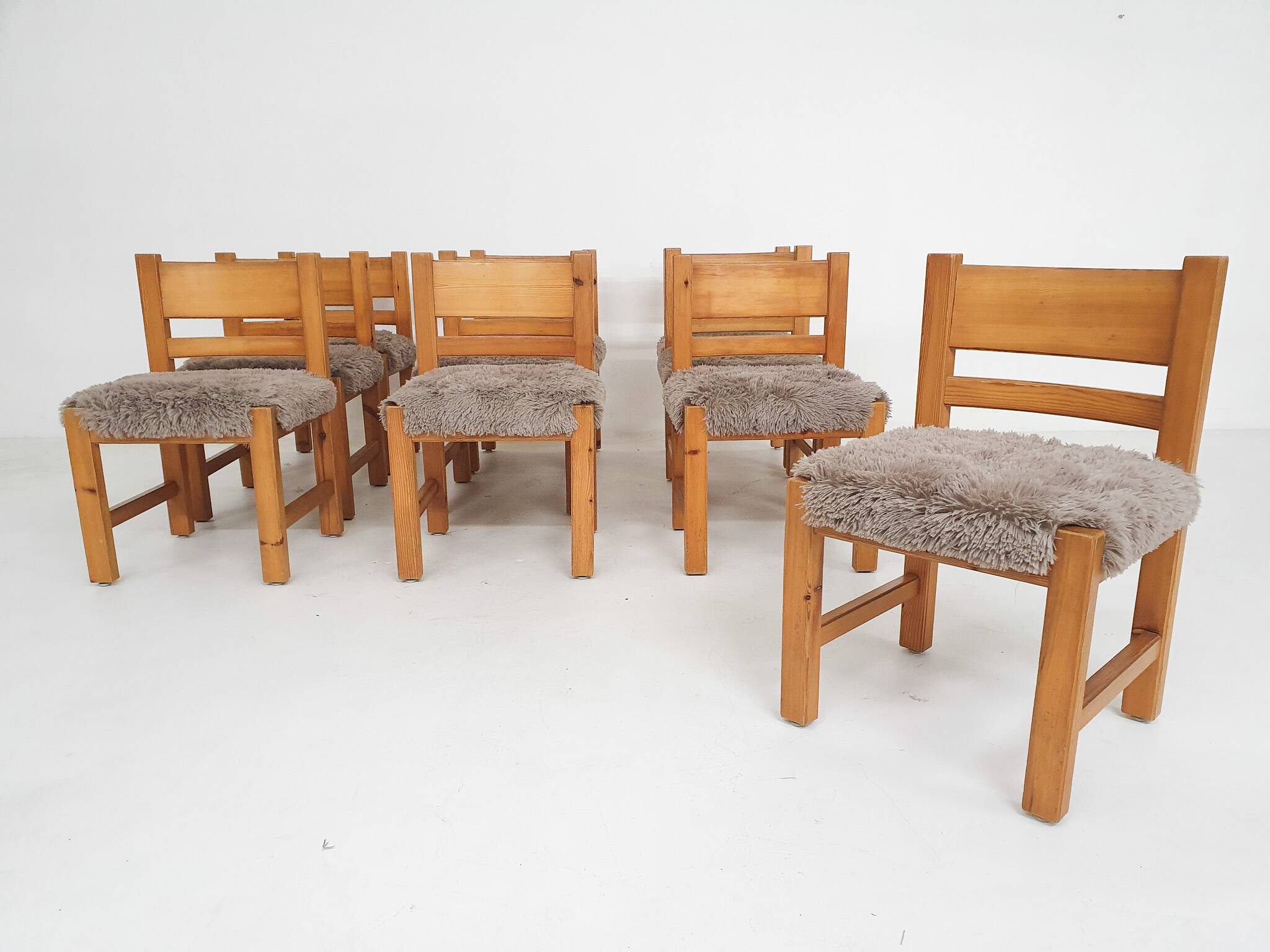 Set of 10 pinewood dining chair in the style of Ate van Apeldoorn, The Netherlands 1970's
