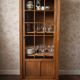 Small Parisian glass-fronted cabinet in fine oak from the late 19th century – a timeless ally for small spaces.