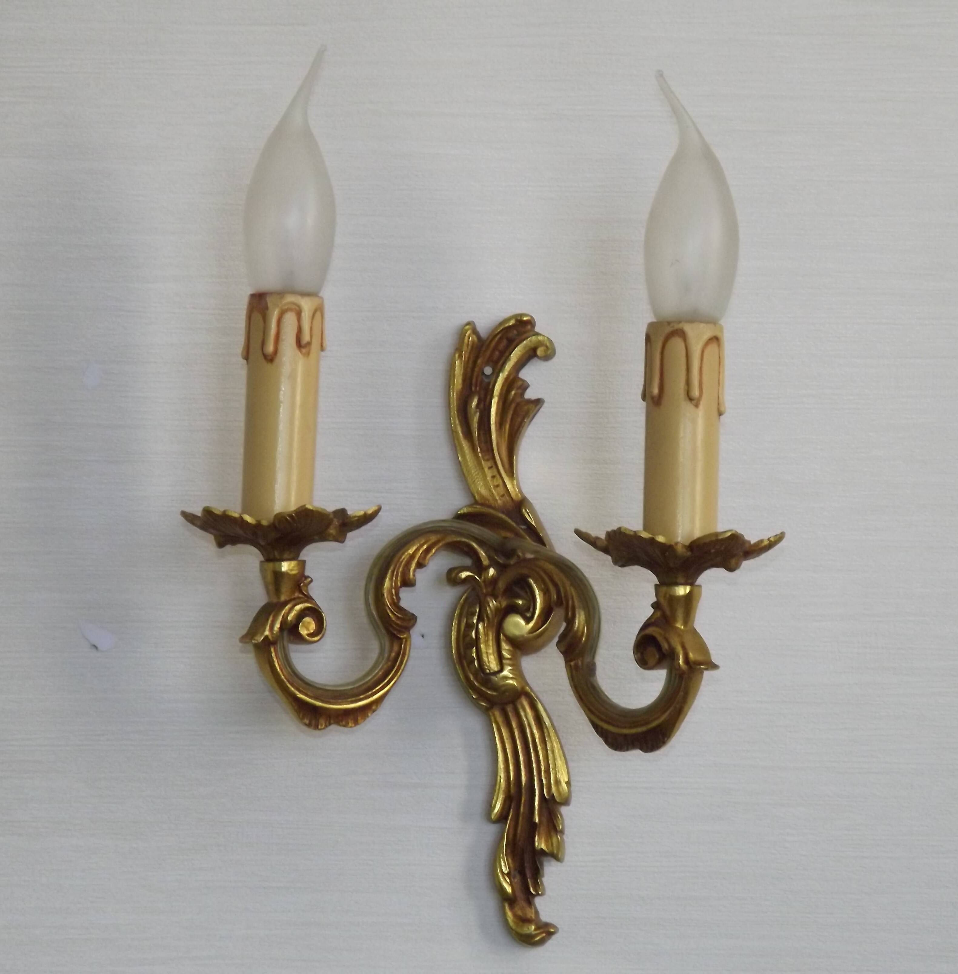 Stylish Vintage French Bronze Double Wall Sconce with Acanthus Leaf Detail