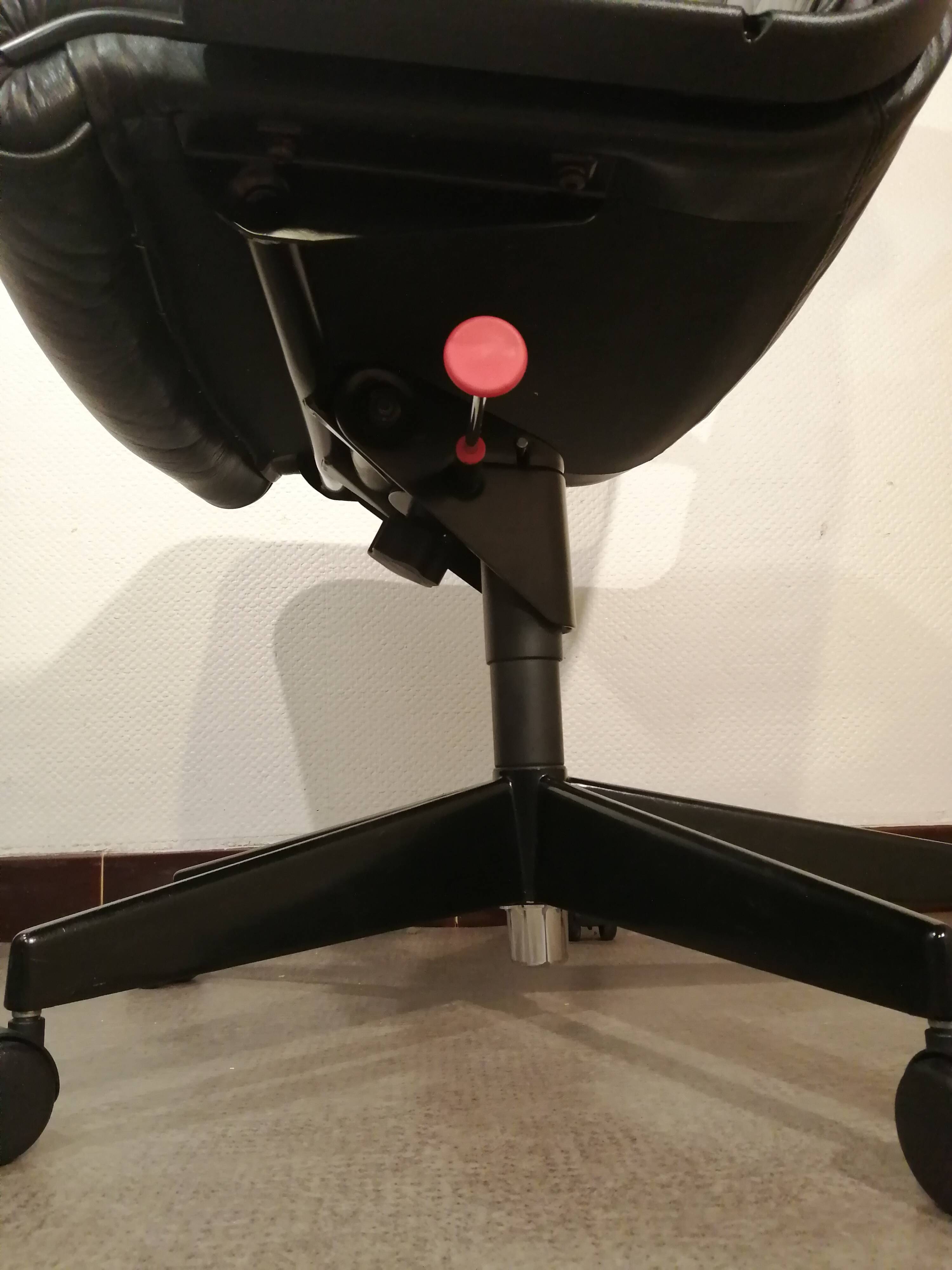 Vintage black leather office chair by Richard Sapper for Knoll 1979