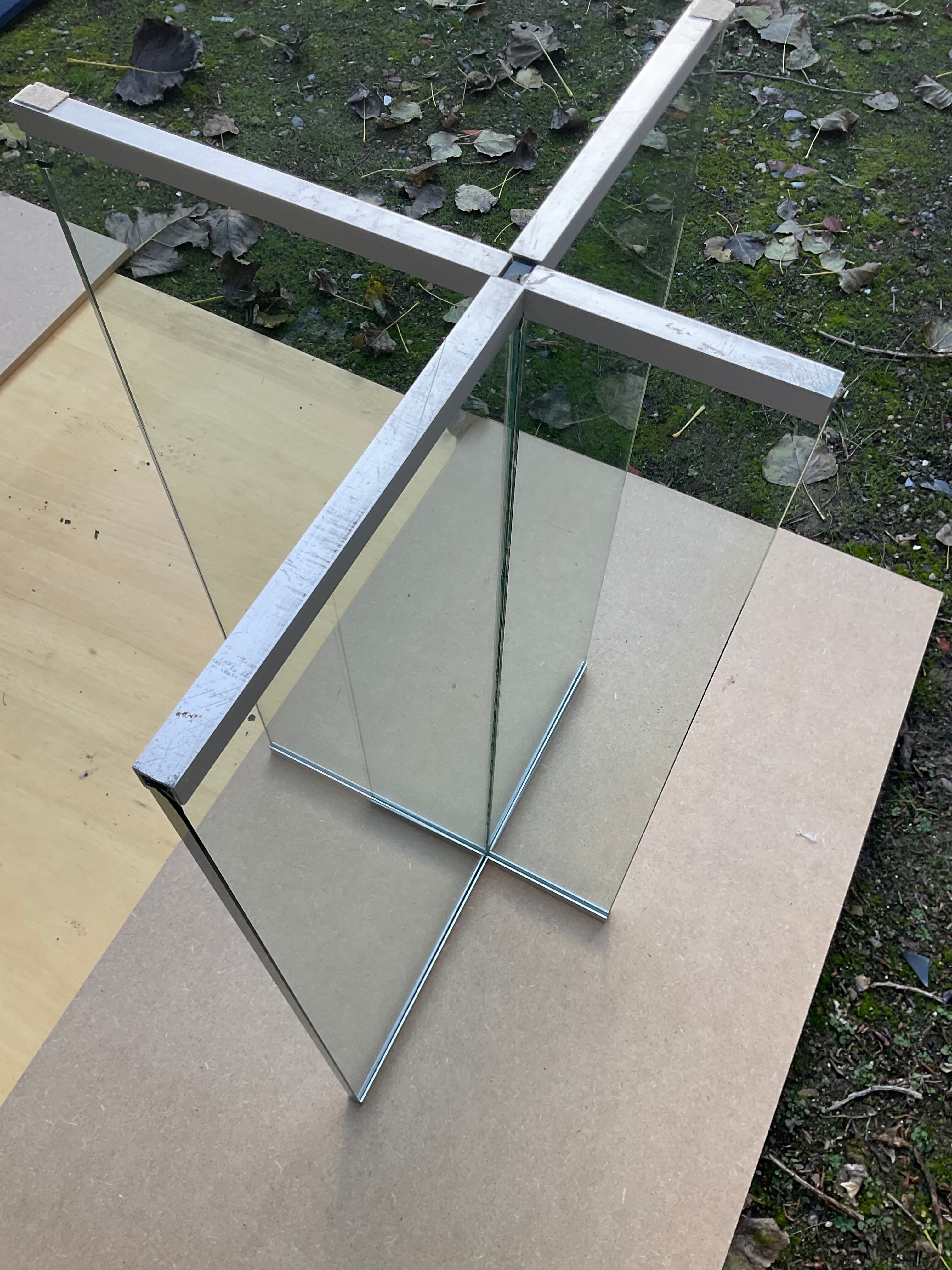 Dining table 70-80s in granite and tempered glass