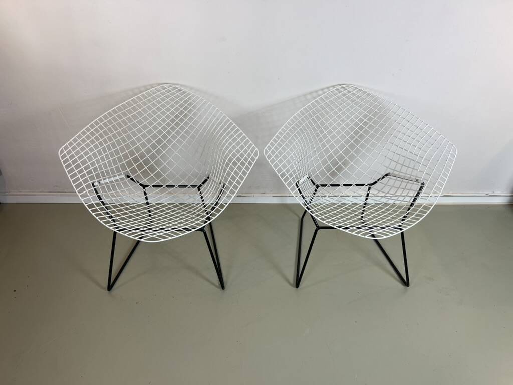 Two Diamond chairs by Harry Bertoia for Knoll mid-century 1970s.