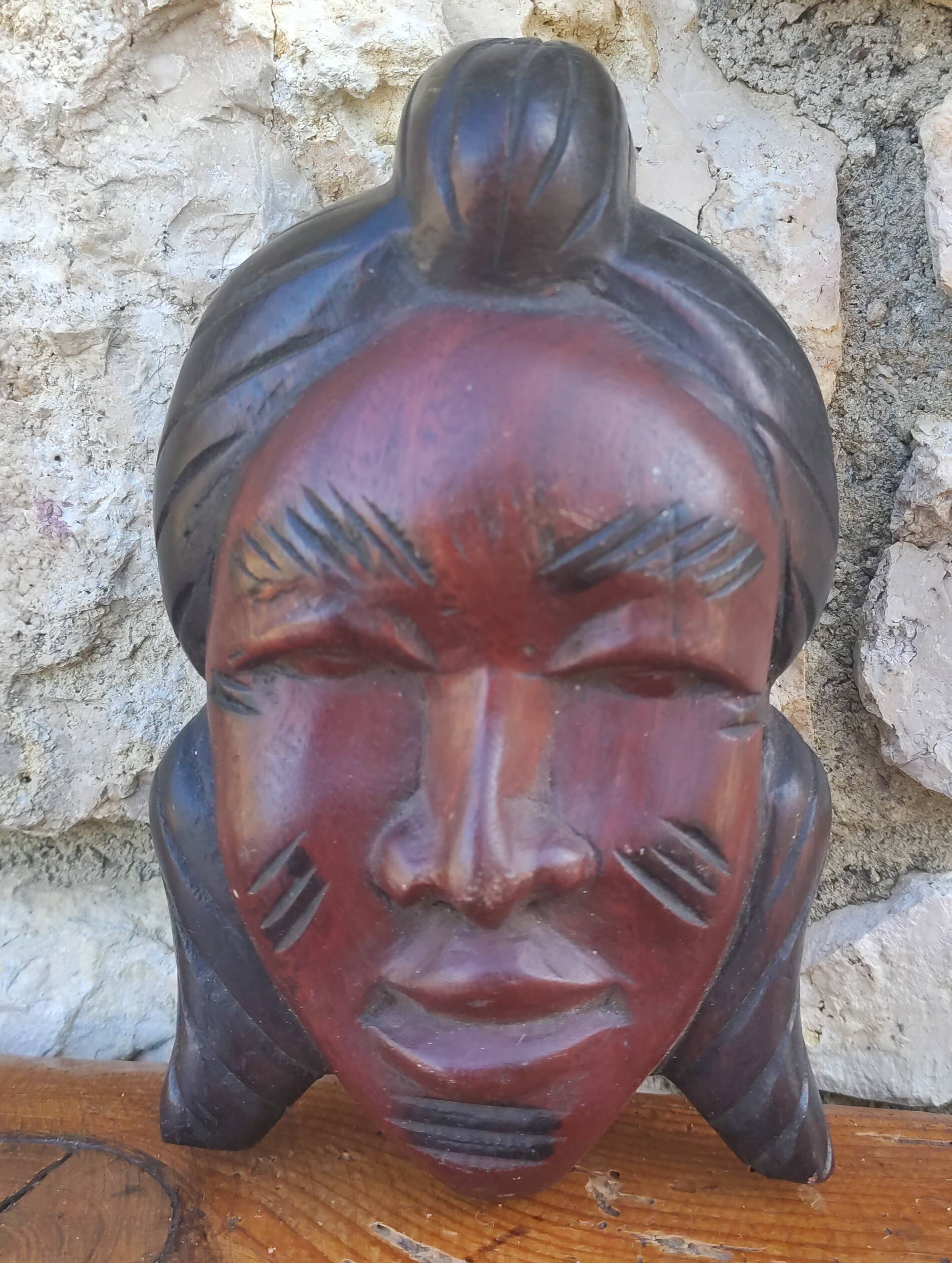 Ancien masque ethnique