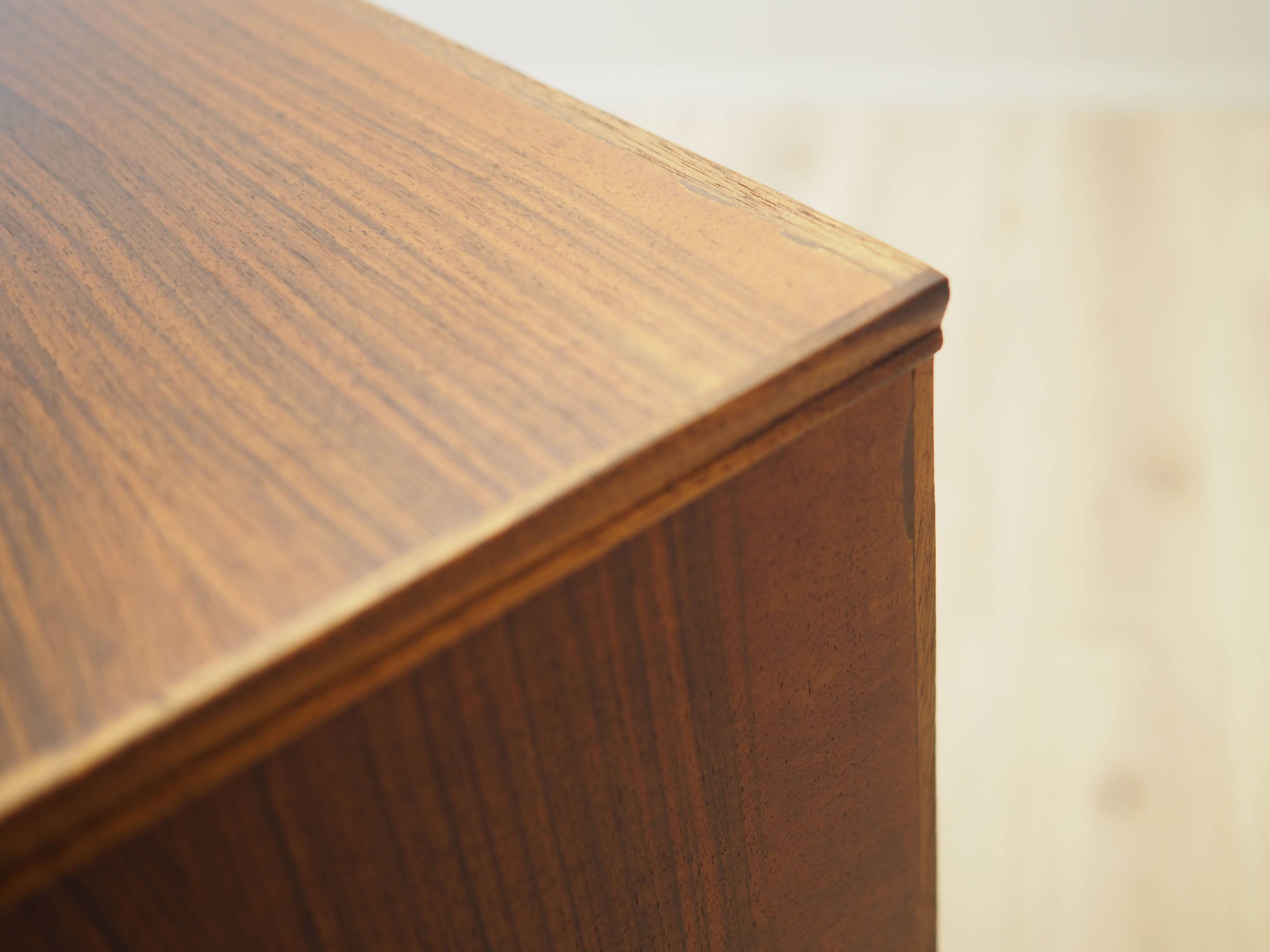 Commode en noyer, design danois, années 1970, production : Danemark
