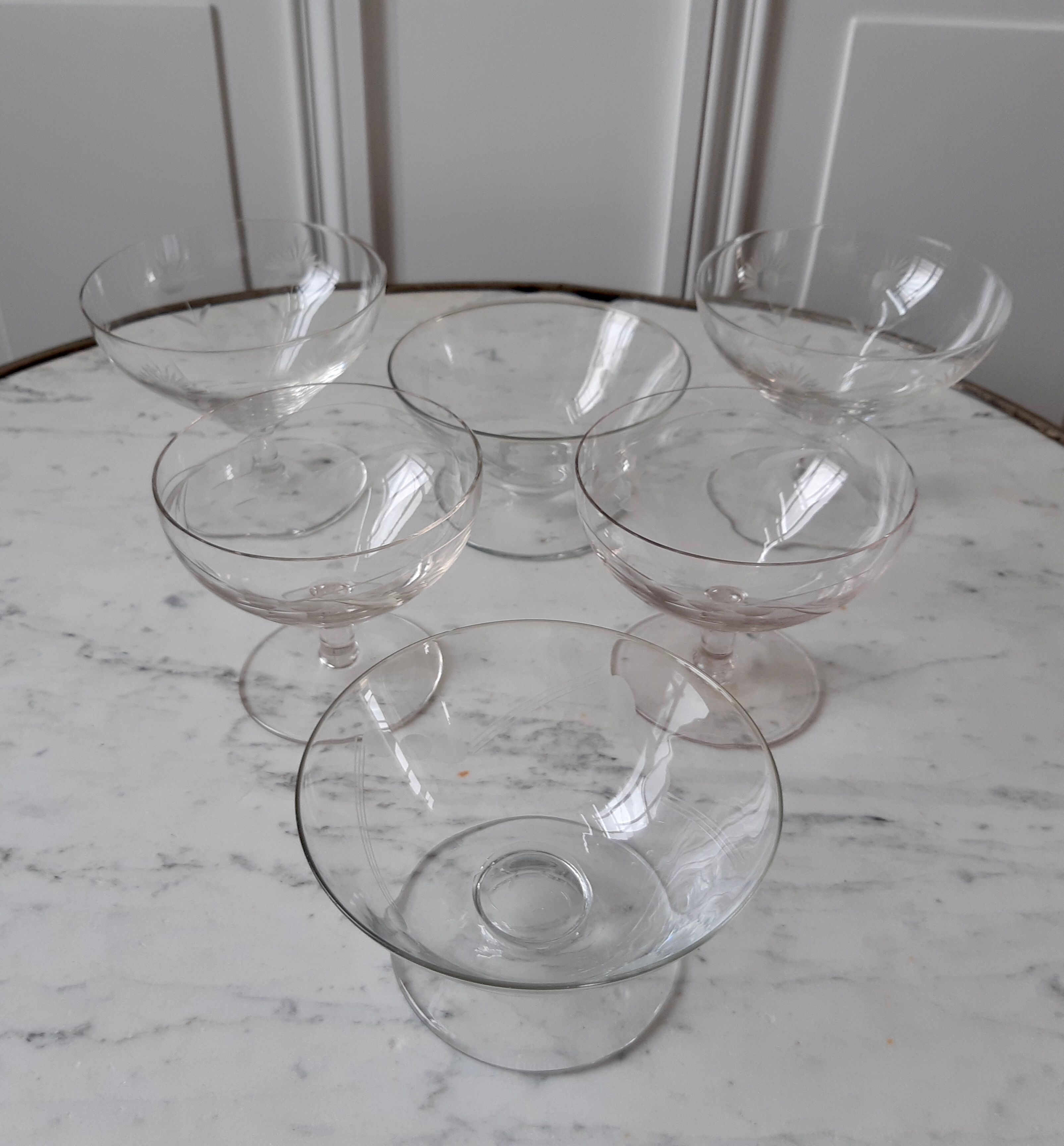 Lot of 6 crystal champagne glasses engraved 30s