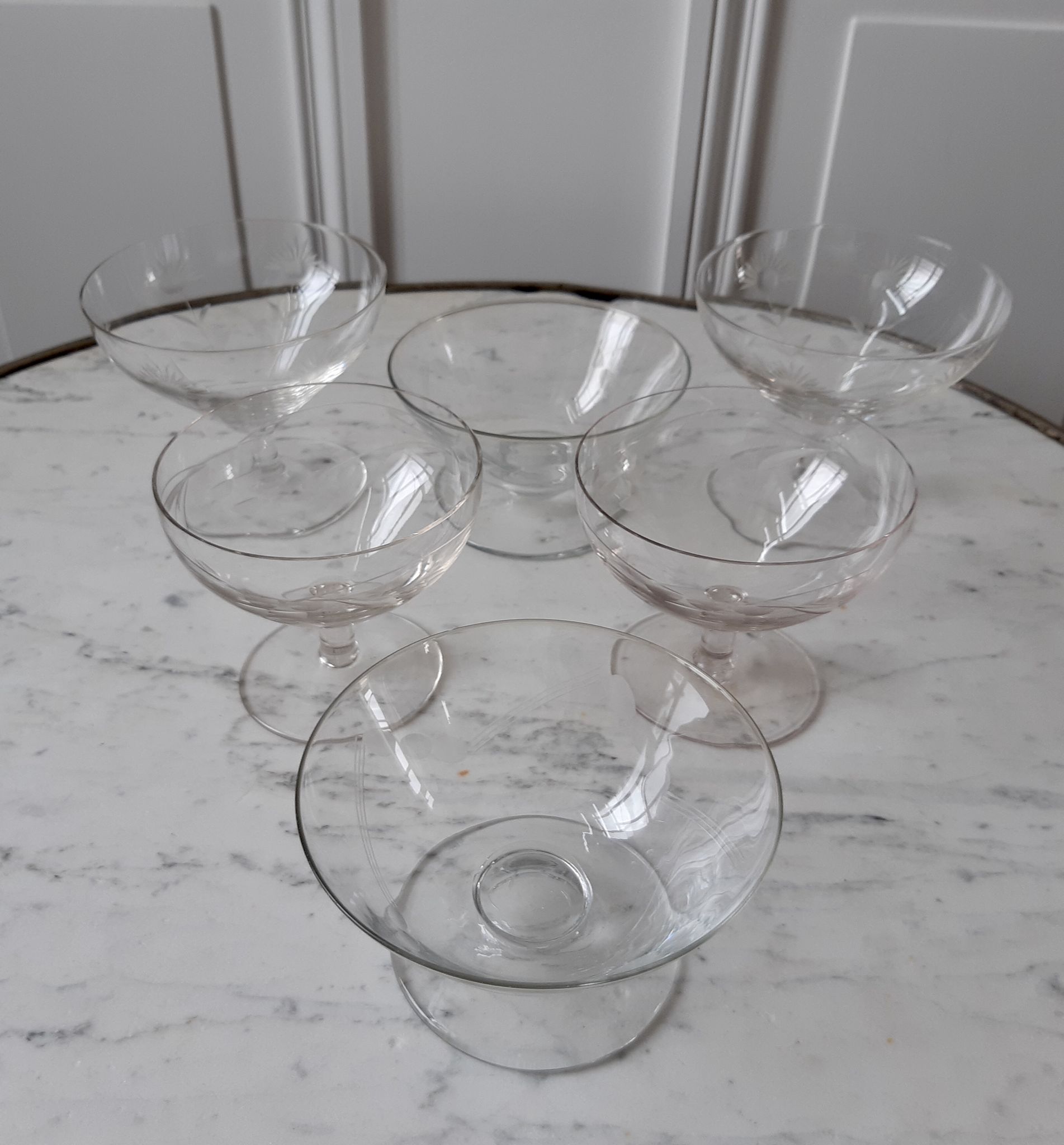 Lot of 6 crystal champagne glasses engraved 30s