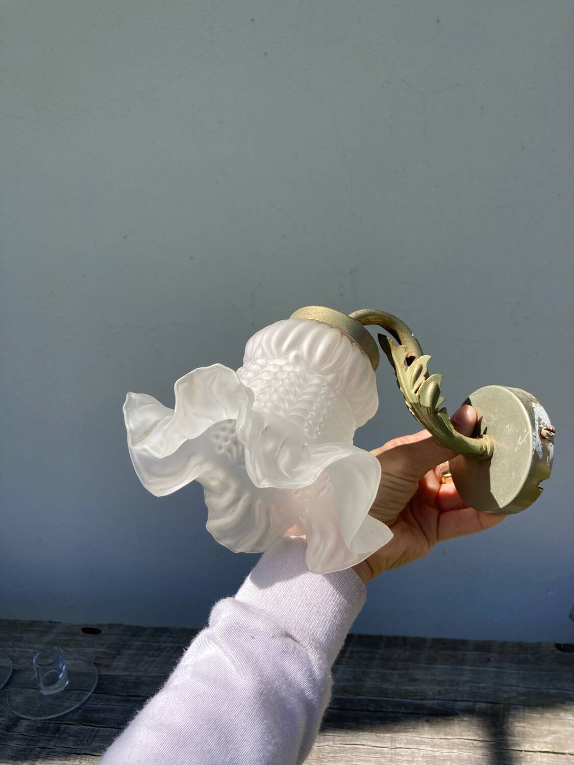 Flower wall lamp in glass paste