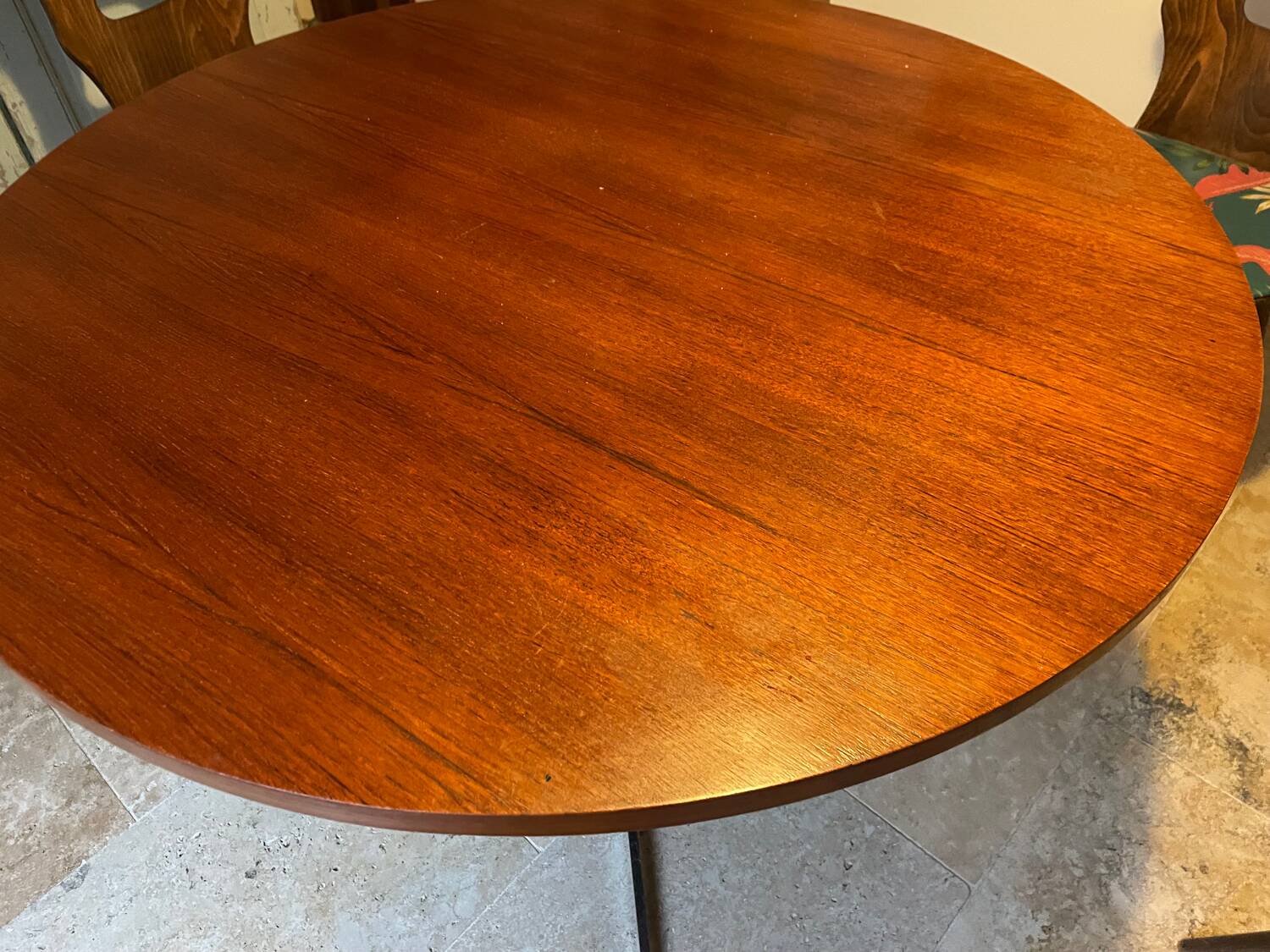 1 low and high table by the manufacturer Wilhelm Renz from the years.