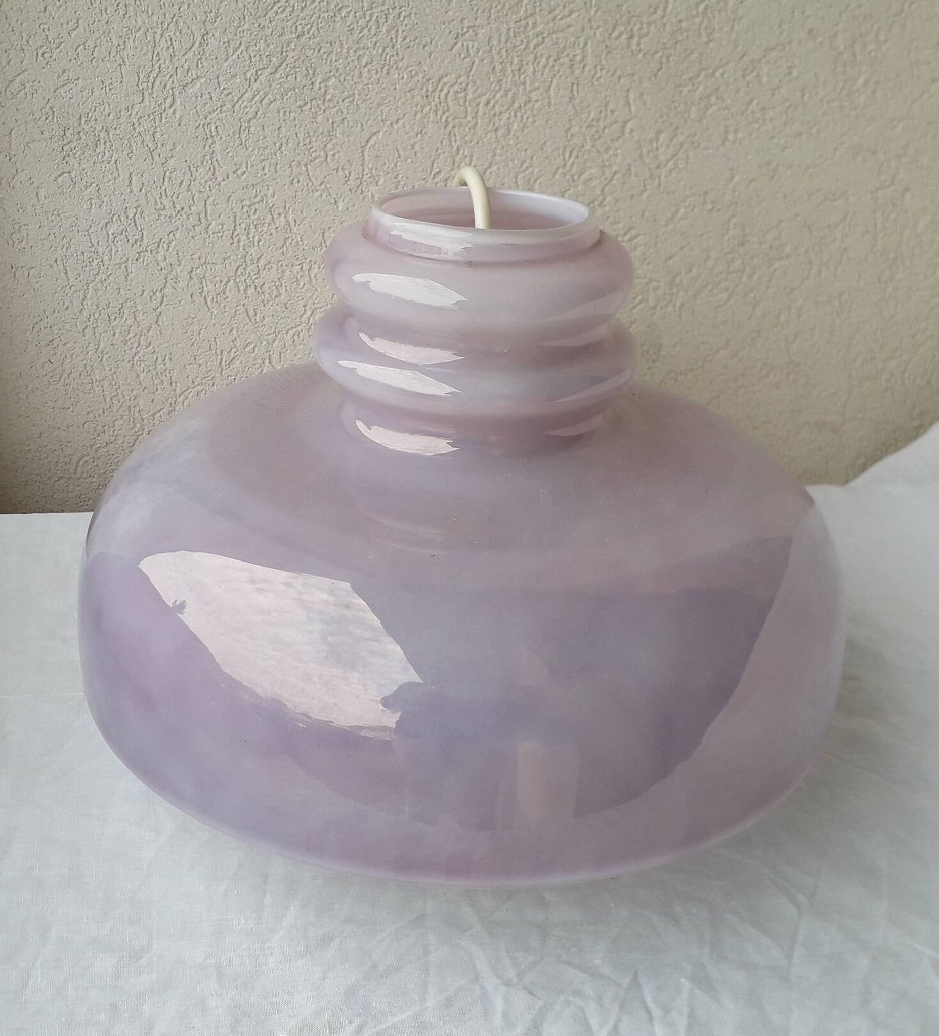 Suspension en verre violet