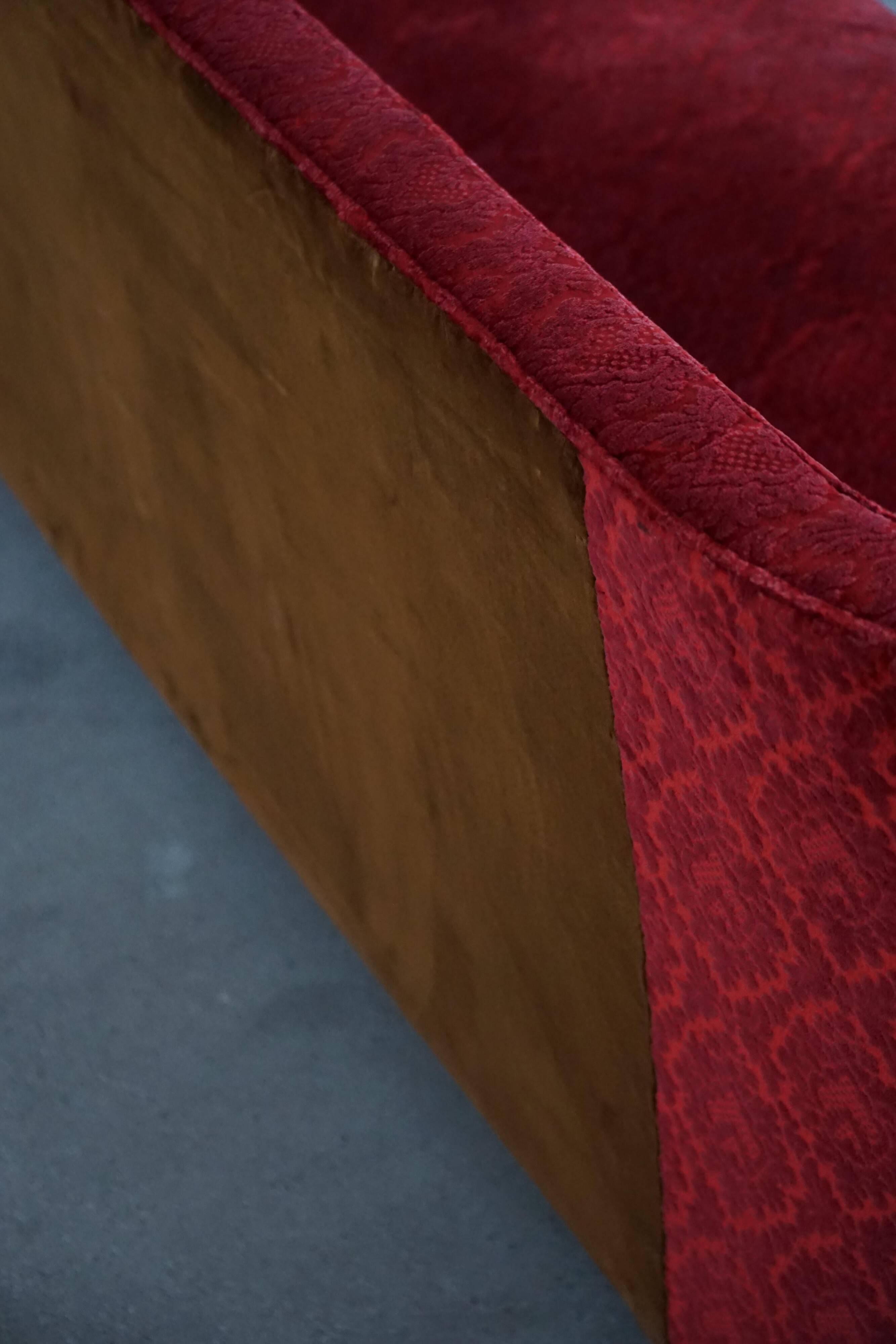 Modern Danish canapé, 3-seater in red velvet, Fritz Hansen style, 1940s.