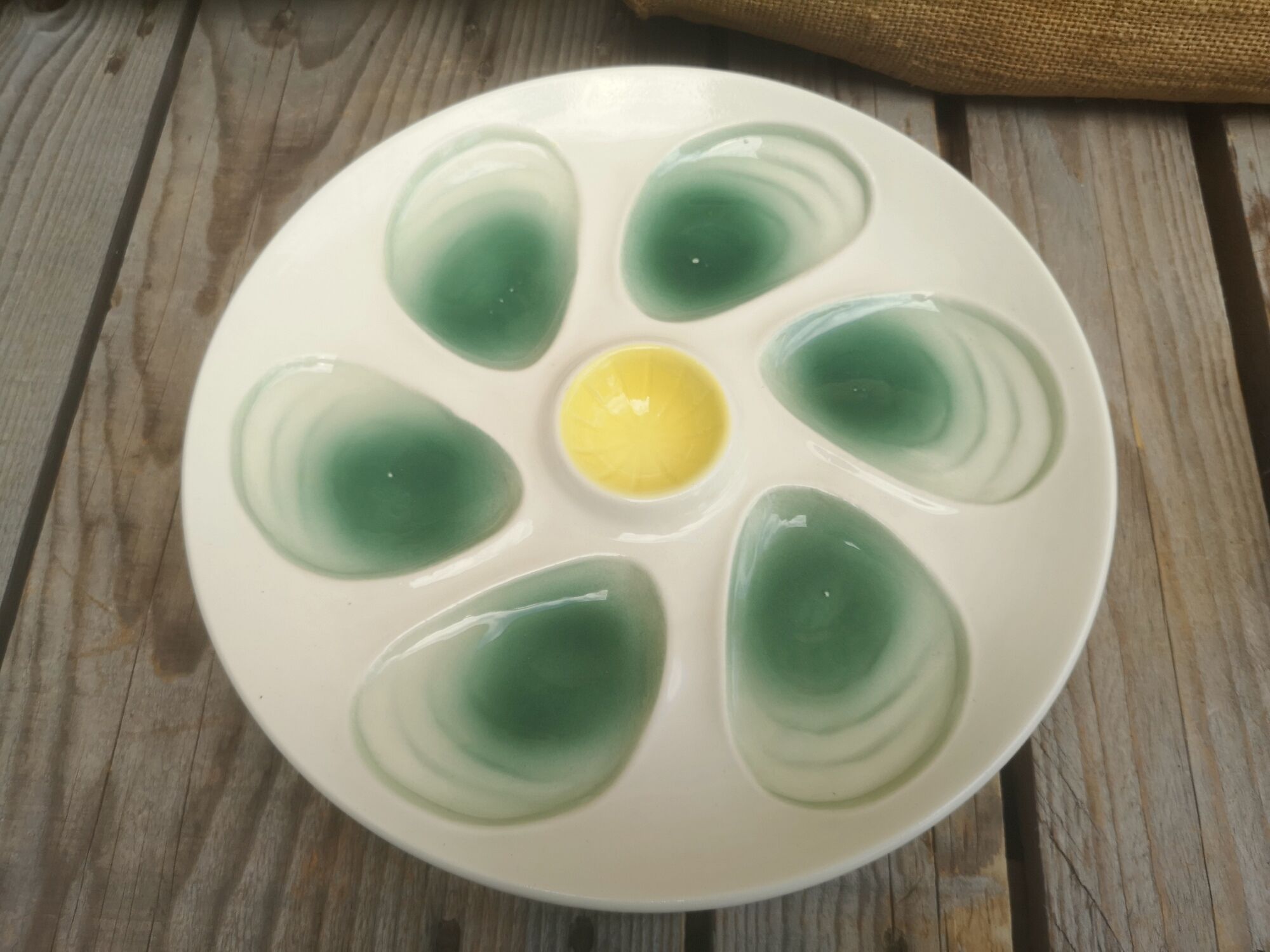 Set of 4 plates with oysters yellow and green salins décor