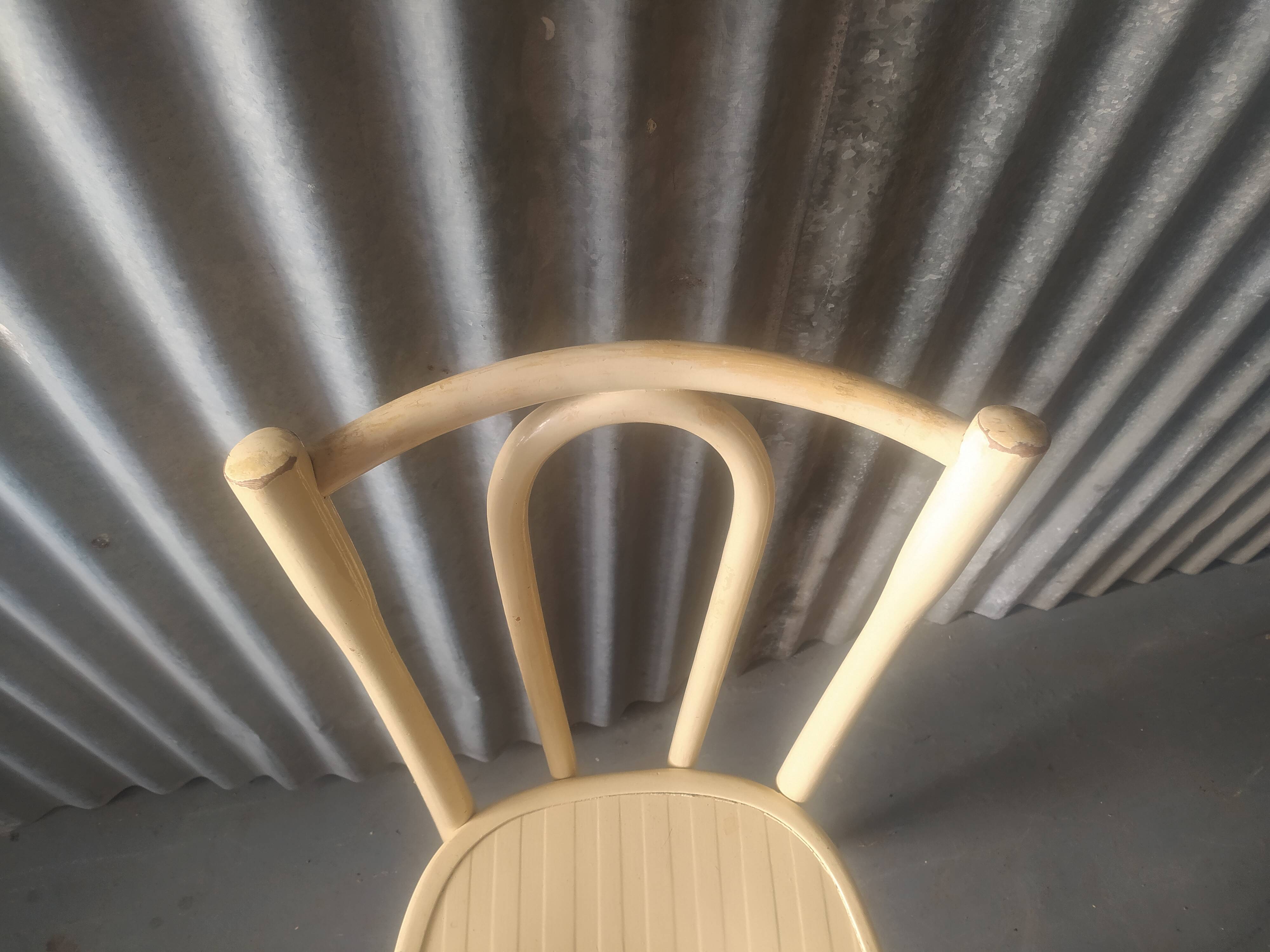 Taxhel curved wooden bistro chair