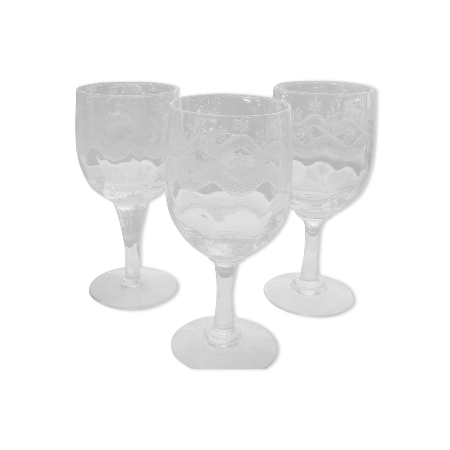 Set of 3 antique water glasses in engraved glass.