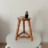Vintage tripod stool in beech wood.