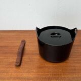 Black enamelled cast iron pot with a teak handle in mid-century style by Timo Sarpaneva for Rosenlew of Finland, 1960s.