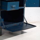 Armoire de style industriel à patine bleue (c.1950)